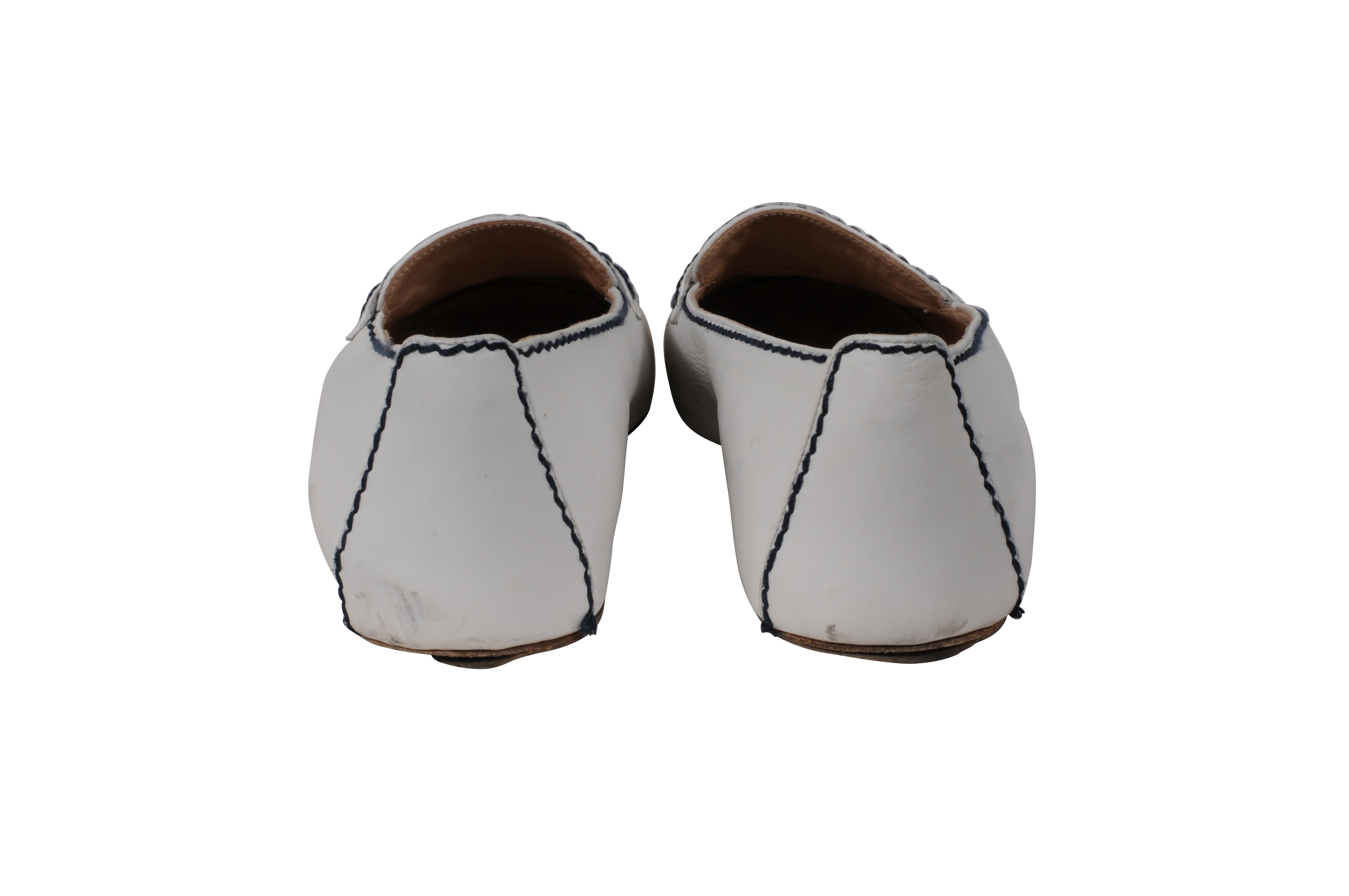 Chanel Damen CC Logo Flats US 7.5 EU 37.5 Weiß Leder Blau Stitching im Angebot 2