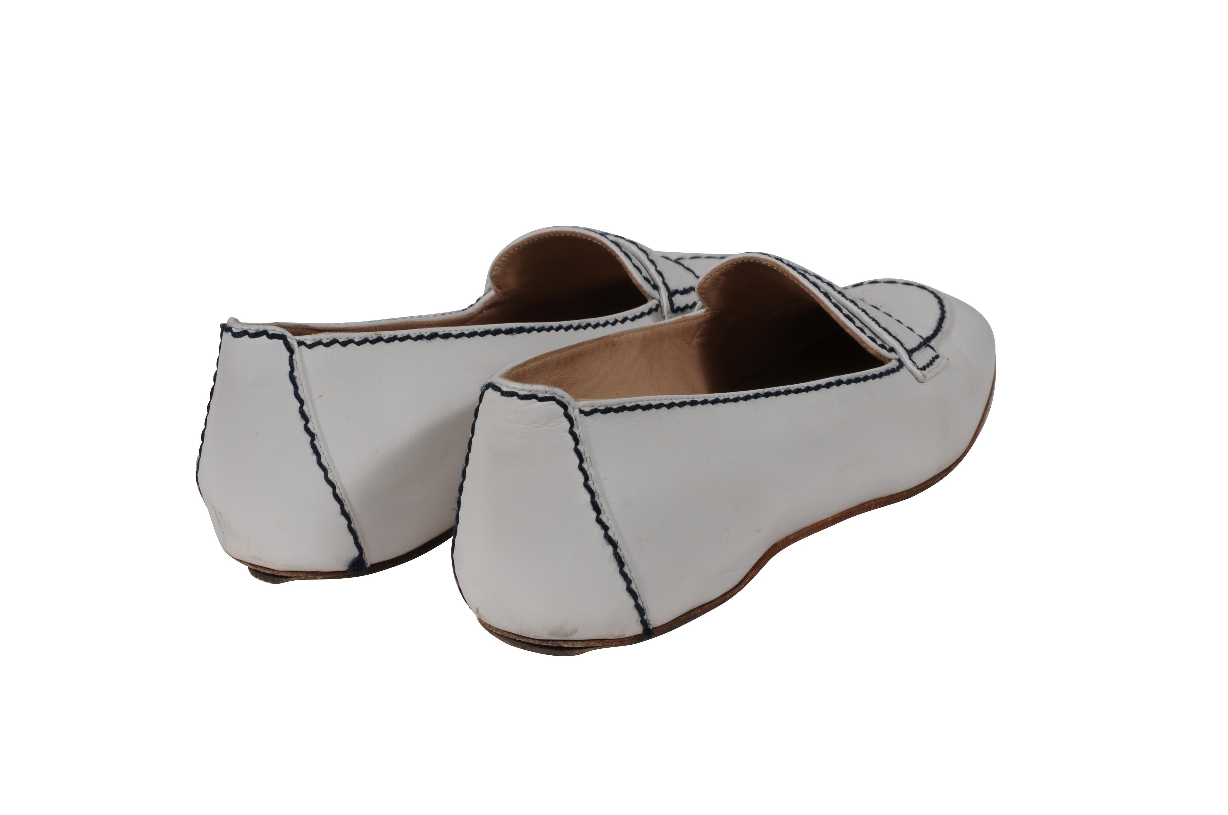 Chanel Damen CC Logo Flats US 7.5 EU 37.5 Weiß Leder Blau Stitching im Angebot 3