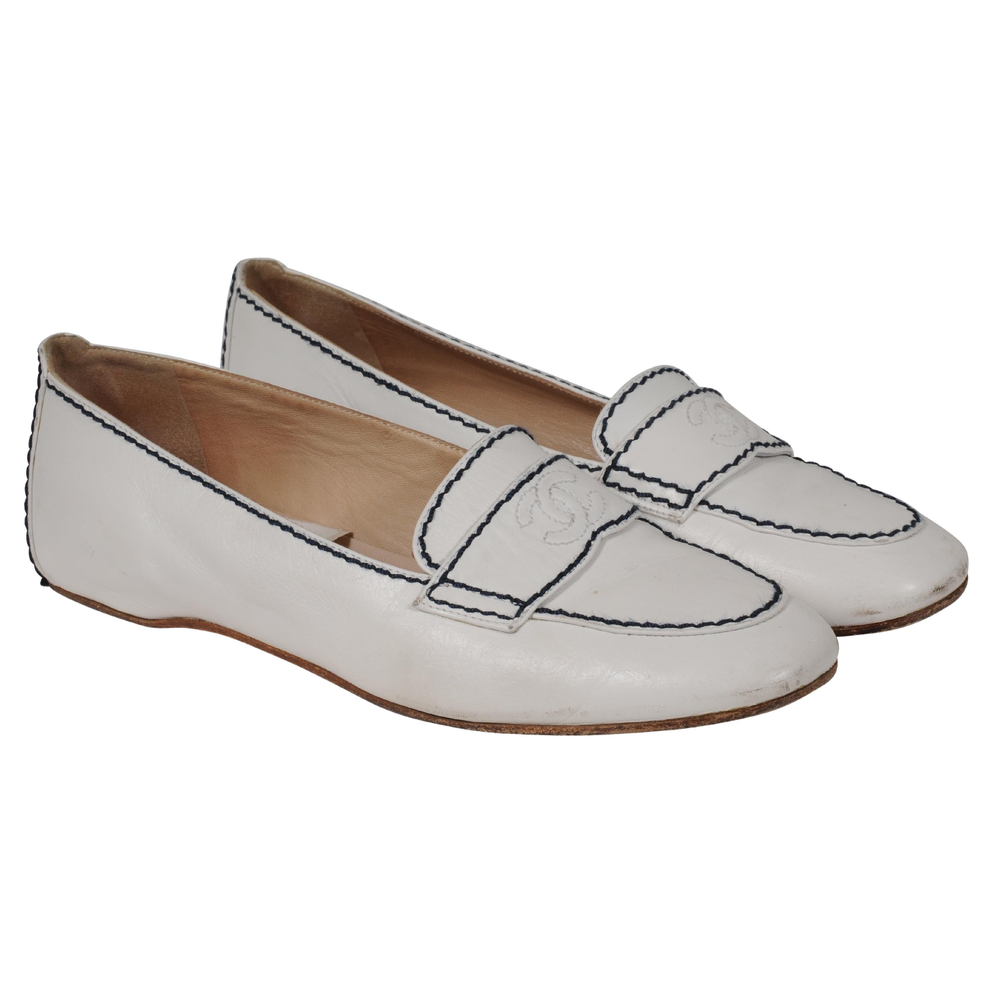 Chanel CC Logo Flats US 7.5 EU 37.5 White Leather Blue Stitching