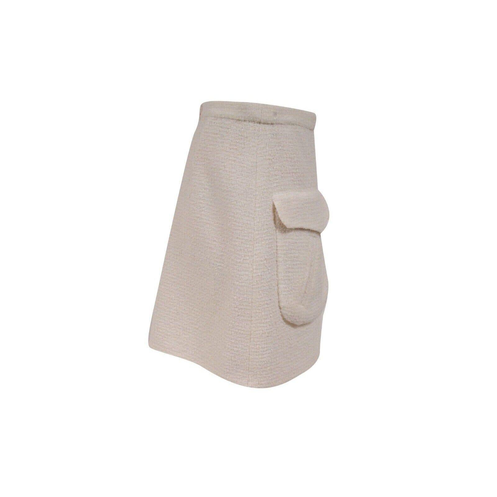 Chanel Womens CC Logo Mini Skirt 40 Nude Tan White Cargo Pocket Tweed Knit en vente 1