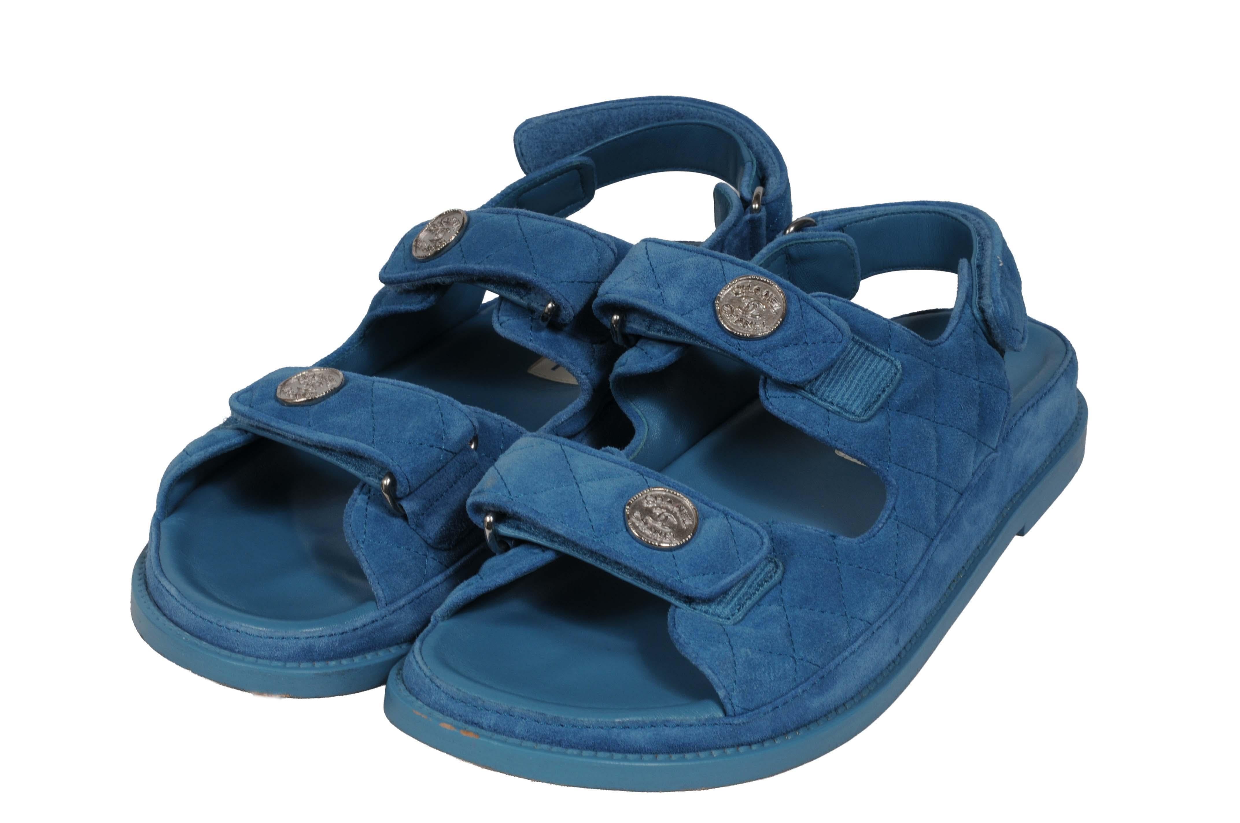 Chanel Donna CC Logo Strap Papà Sandali Taglia US 10 EU 40 Blu Teal Suede Mules In condizioni buone in vendita a North Miami, FL