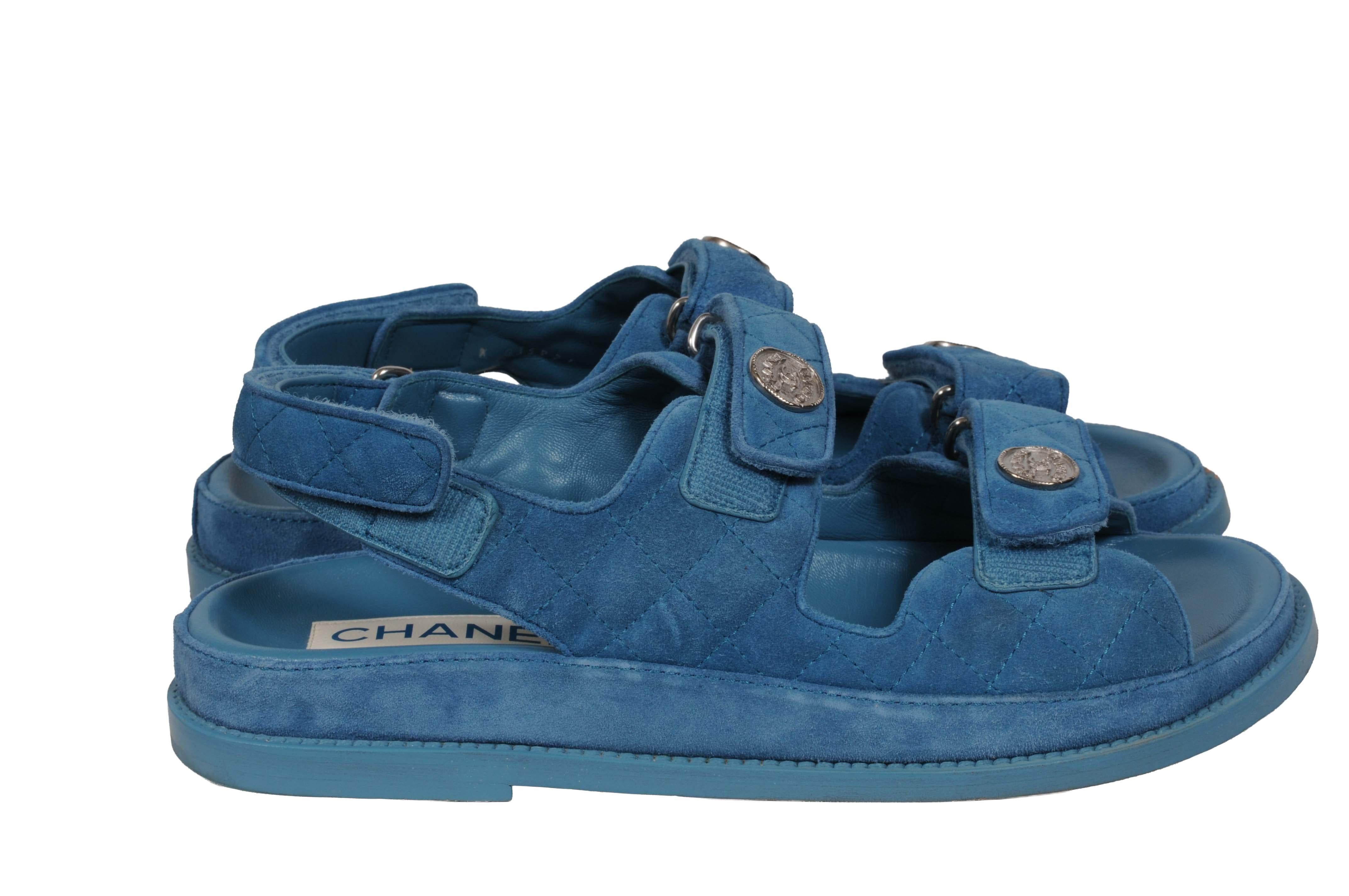 Chanel Donna CC Logo Strap Papà Sandali Taglia US 10 EU 40 Blu Teal Suede Mules in vendita 5