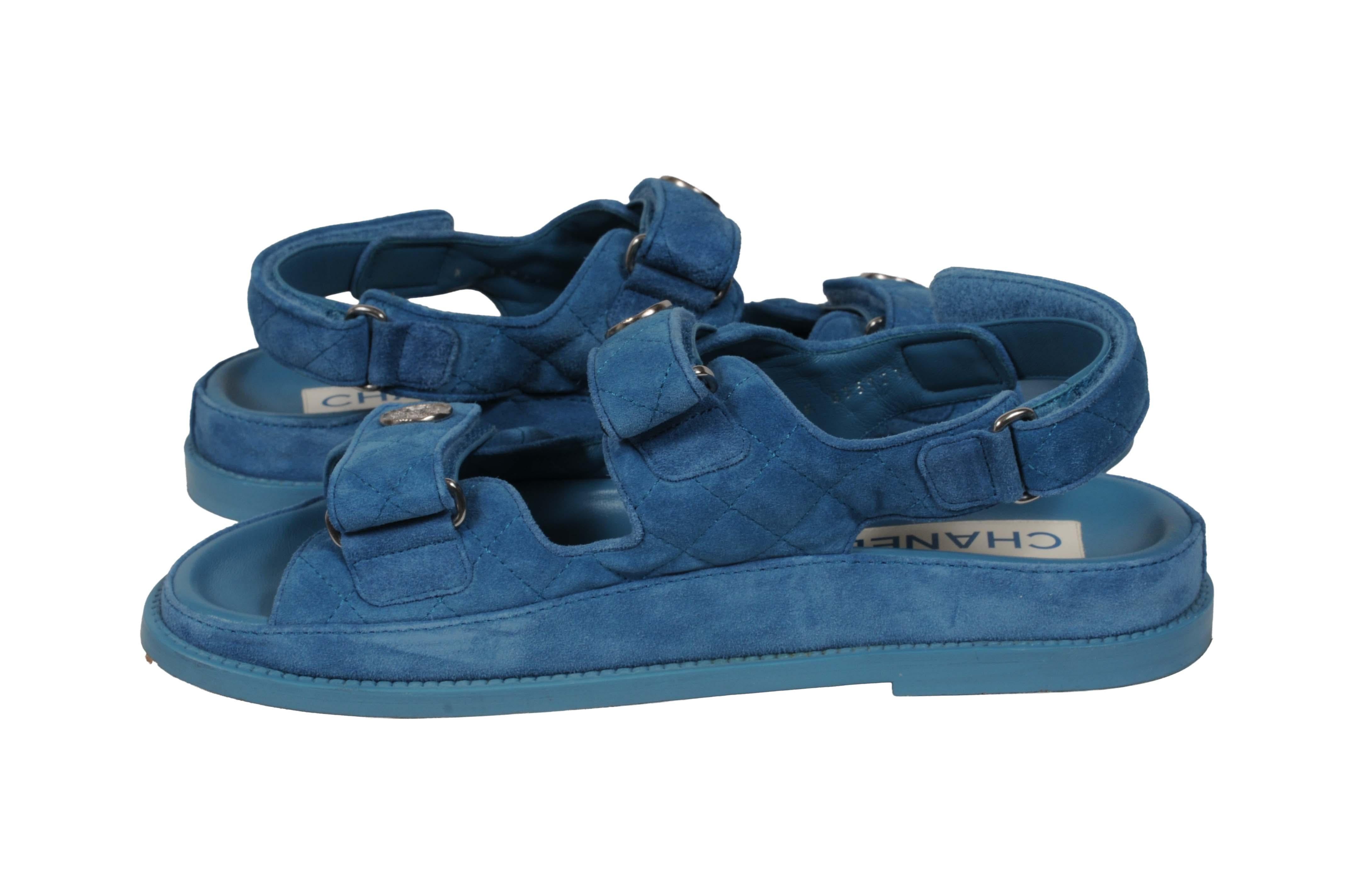 Chanel Donna CC Logo Strap Papà Sandali Taglia US 10 EU 40 Blu Teal Suede Mules in vendita 6