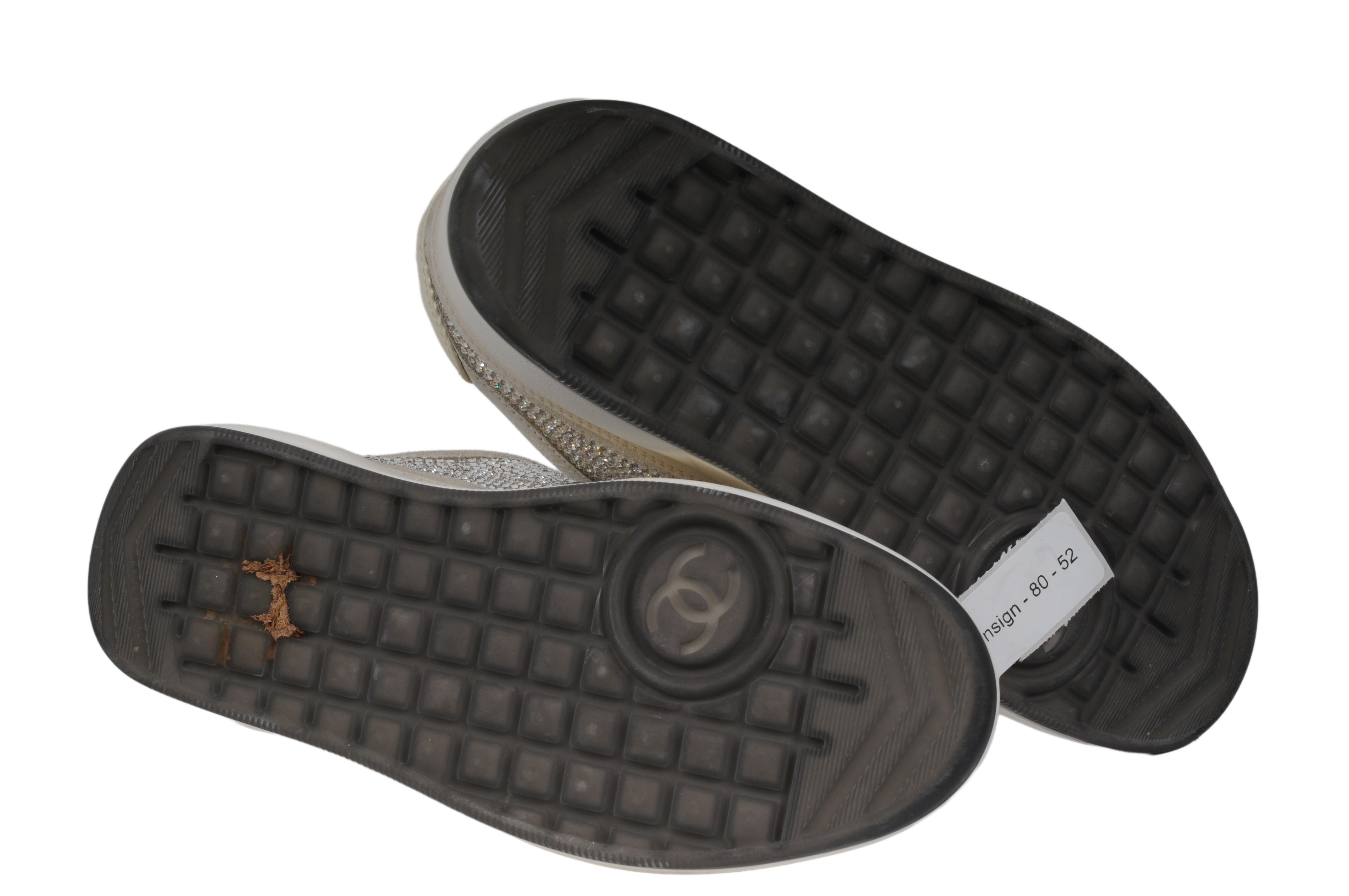 Chanel Womens Crystal Embellished Sneakers CC Logo Sz US 10.5 IT 40.5 Gray White en venta 5