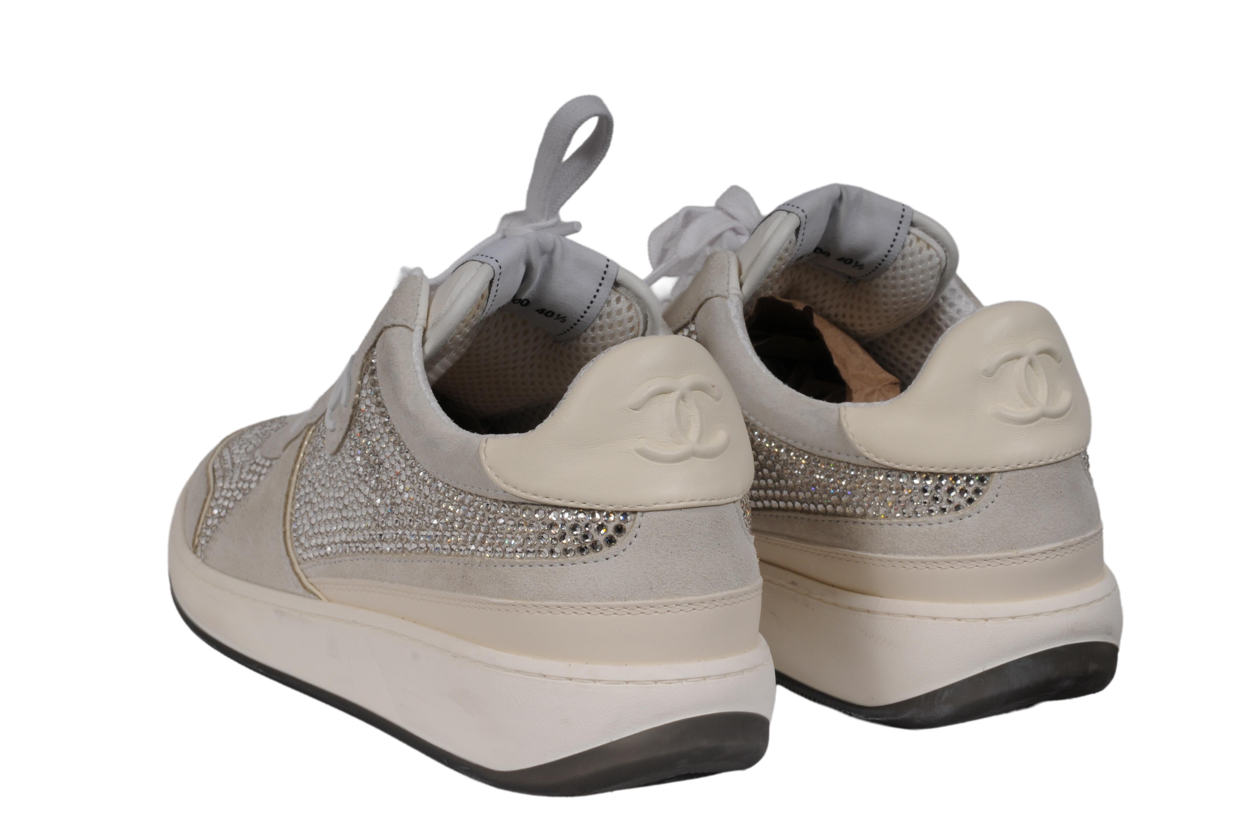 Femenino o masculino Chanel Womens Crystal Embellished Sneakers CC Logo Sz US 10.5 IT 40.5 Gray White en venta