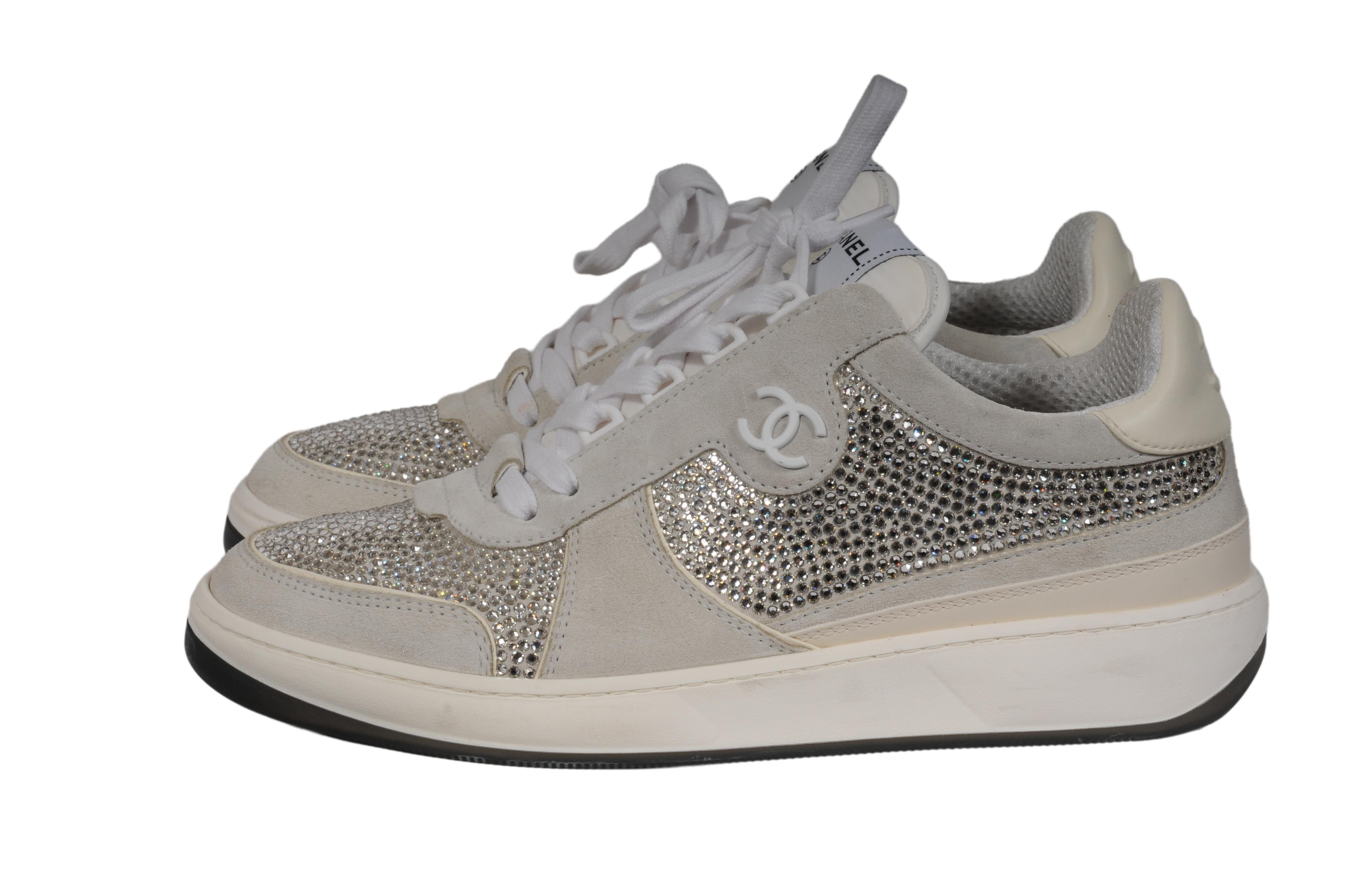Chanel Womens Crystal Embellished Sneakers CC Logo Sz US 10.5 IT 40.5 Gray White en venta 1