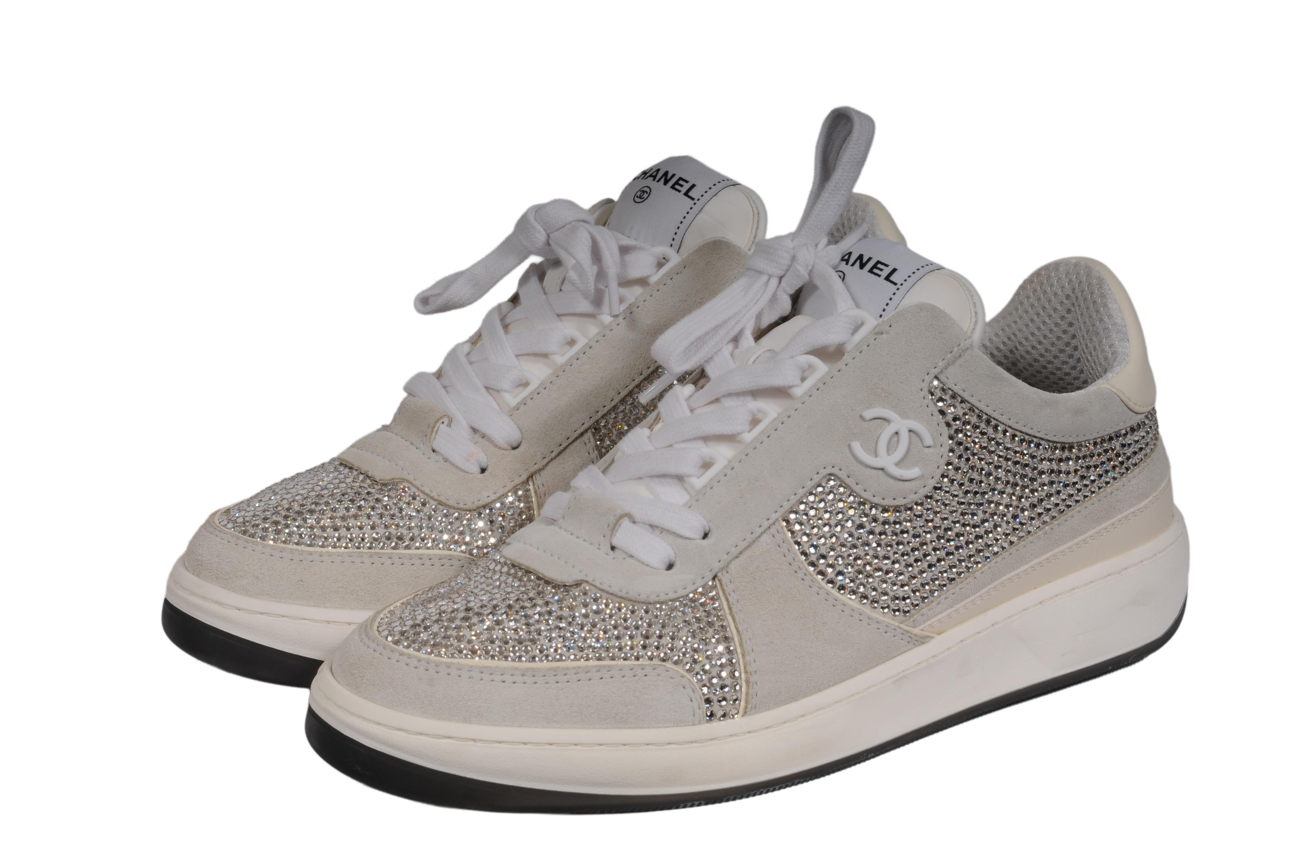 Chanel Womens Crystal Embellished Sneakers CC Logo Sz US 10.5 IT 40.5 Gray White en venta 2