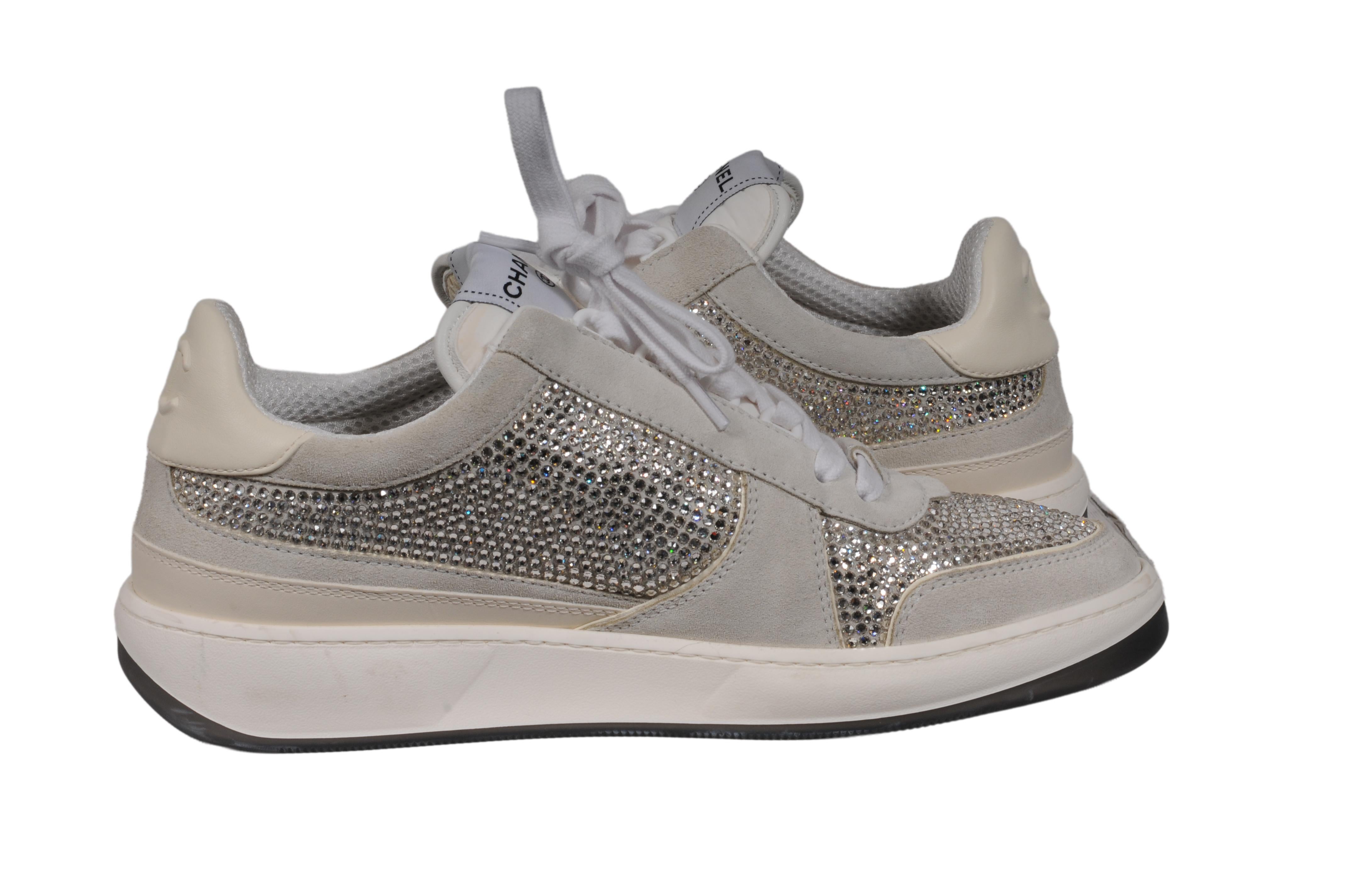Chanel Womens Crystal Embellished Sneakers CC Logo Sz US 10.5 IT 40.5 Gray White en venta 3