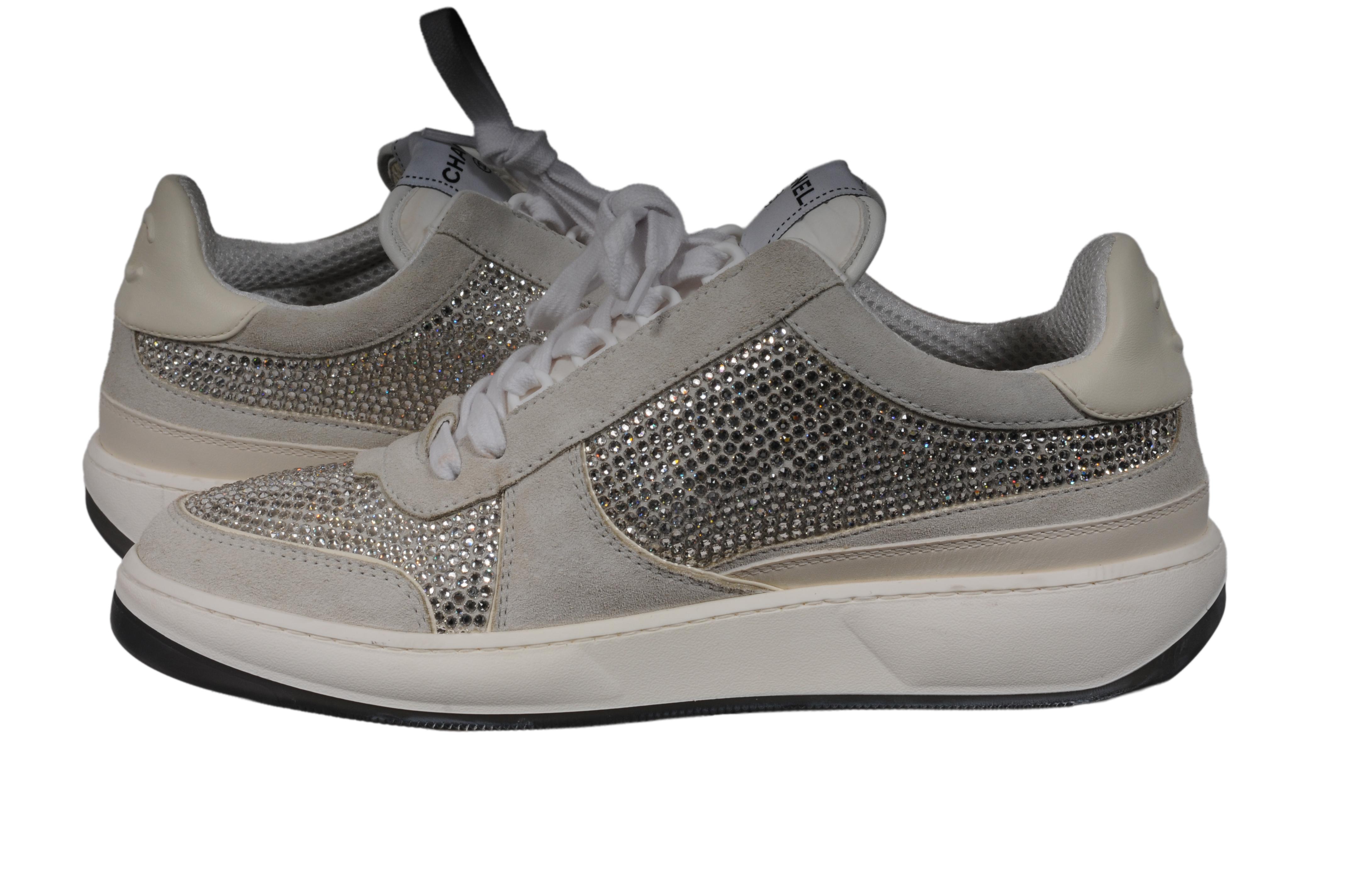 Chanel Womens Crystal Embellished Sneakers CC Logo Sz US 10.5 IT 40.5 Gray White en venta 4