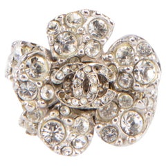 Bague Chanel à fleurs ornée CC pour femme