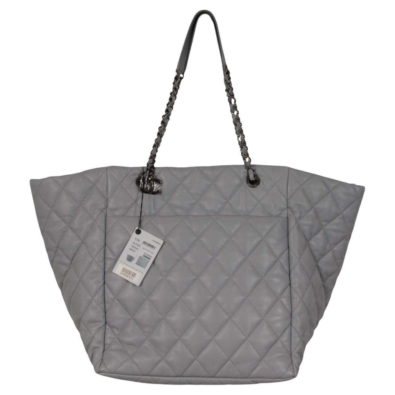 Chanel Womens Large Shopping Tote Bag Grau Gestepptes Lammfell Leder 30 CM im Angebot