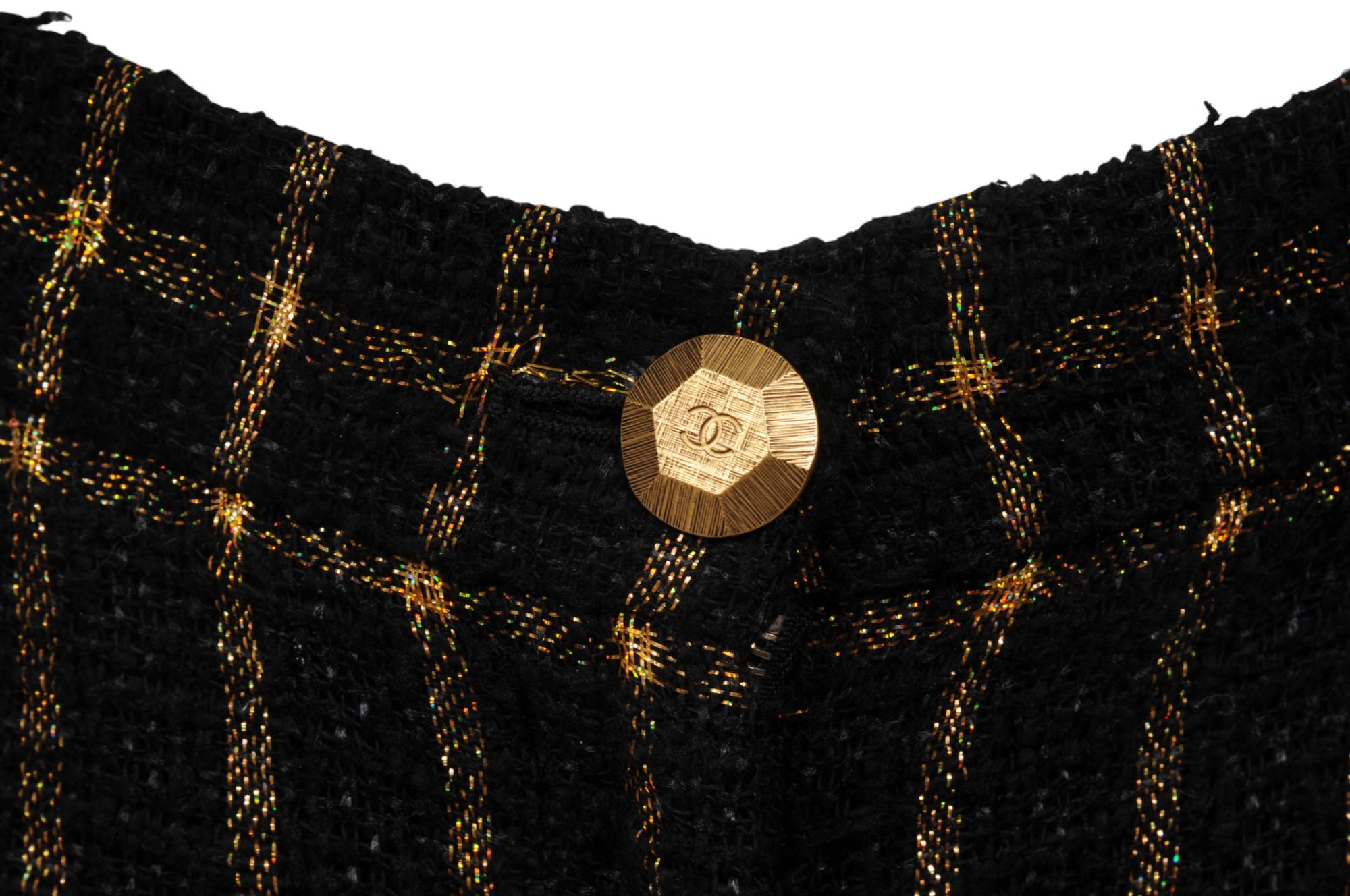 Noir Chanel Womens Métiers d'Art 2019 Pantalon Size FR 36 Black Gold Tweed CC Logo en vente