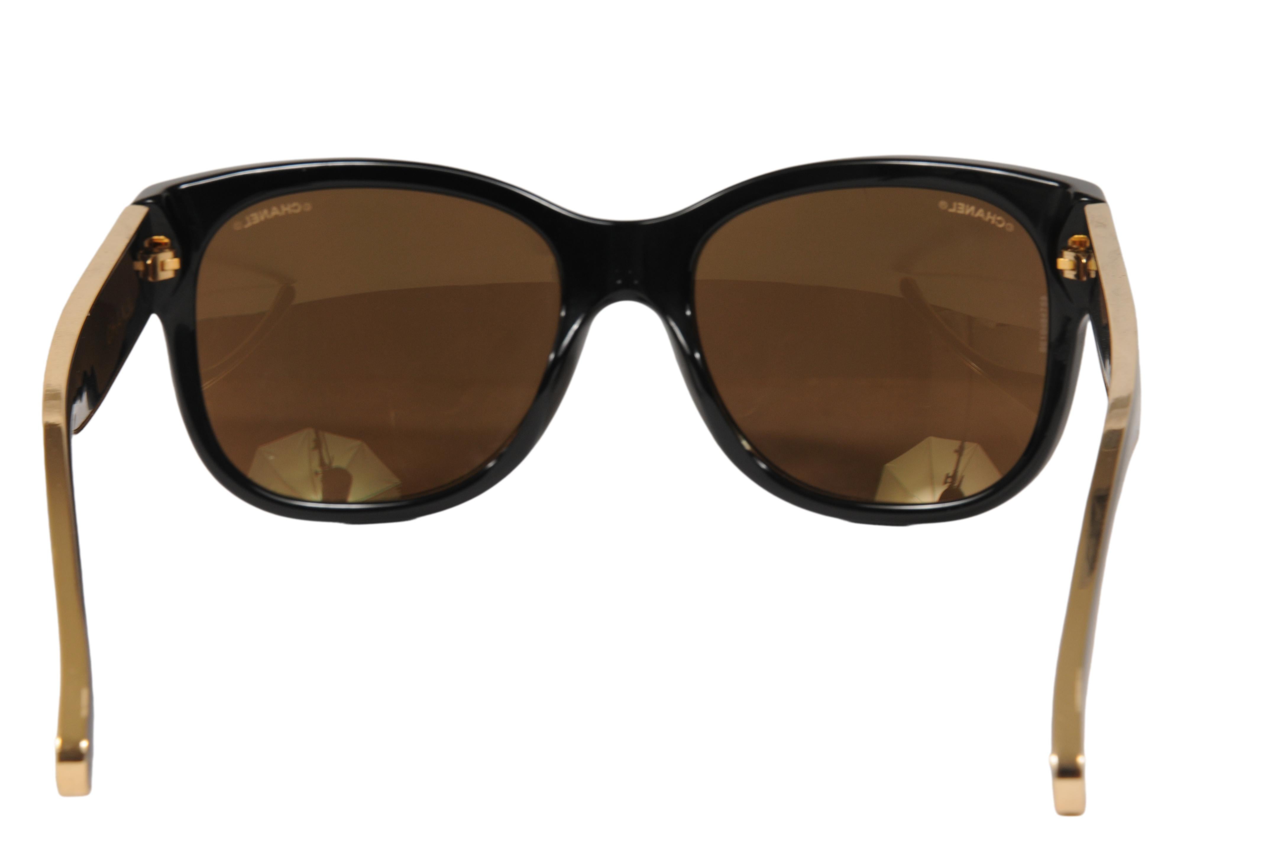 Occhiali da sole Chanel Donna Logo CC Specchiato 5270 Nero Oro Oro Rotondo Ovale in vendita 1