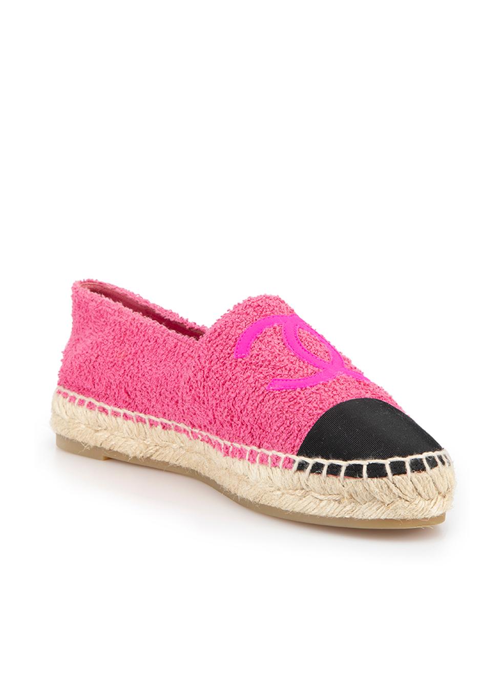 CONDITION is Very good. Hardly any visible wear to espadrilles is evident on this used Chanel designer resale item. This item includes the original shoebox.



Details


Pink

Cloth textile

Espadrilles

Towel textured

Round toe

Flatform heel

CC