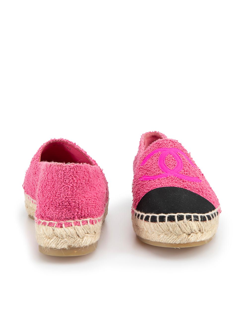 Chanel Women's Pink Textured CC Cap Toe Espadrilles In Good Condition In London, GB