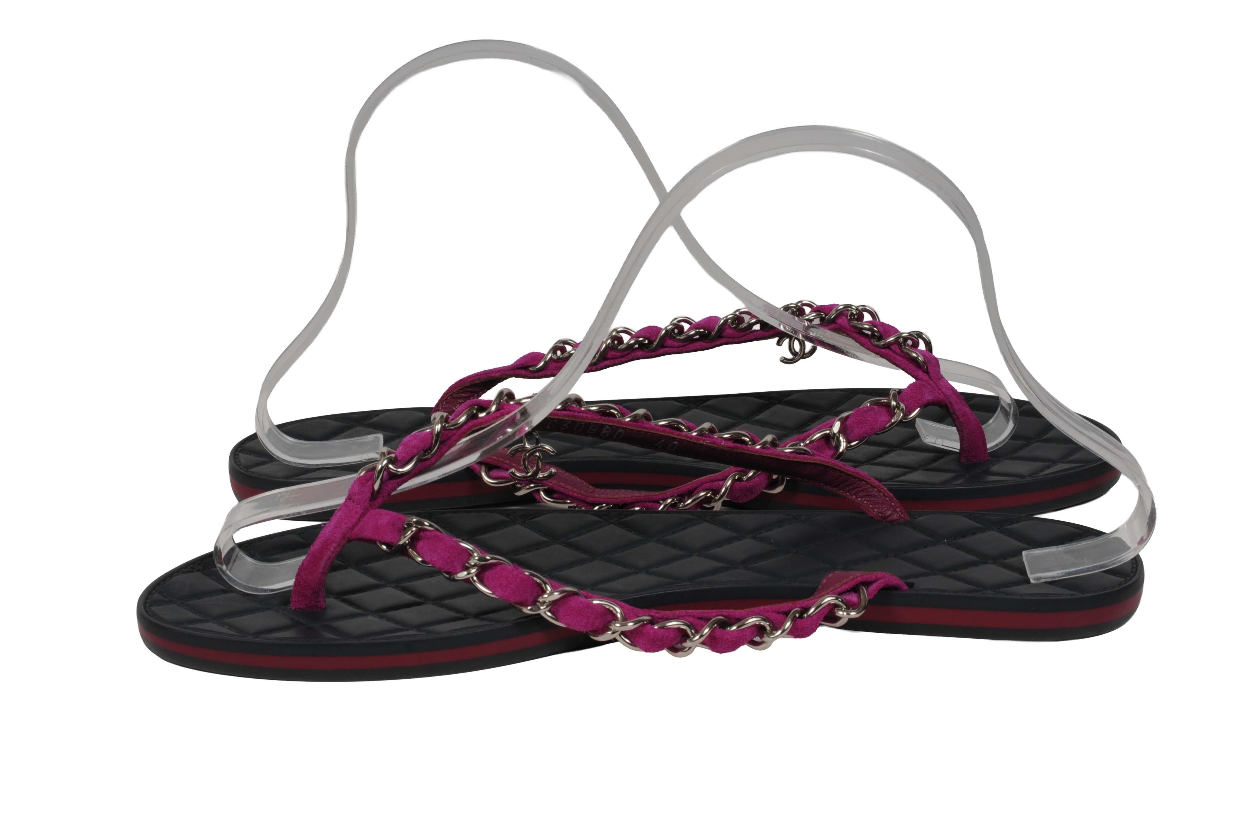 Chanel Womens Suede Chain CC Thong Sandals Size US 10 IT 40 Black Dark Pink en venta 5