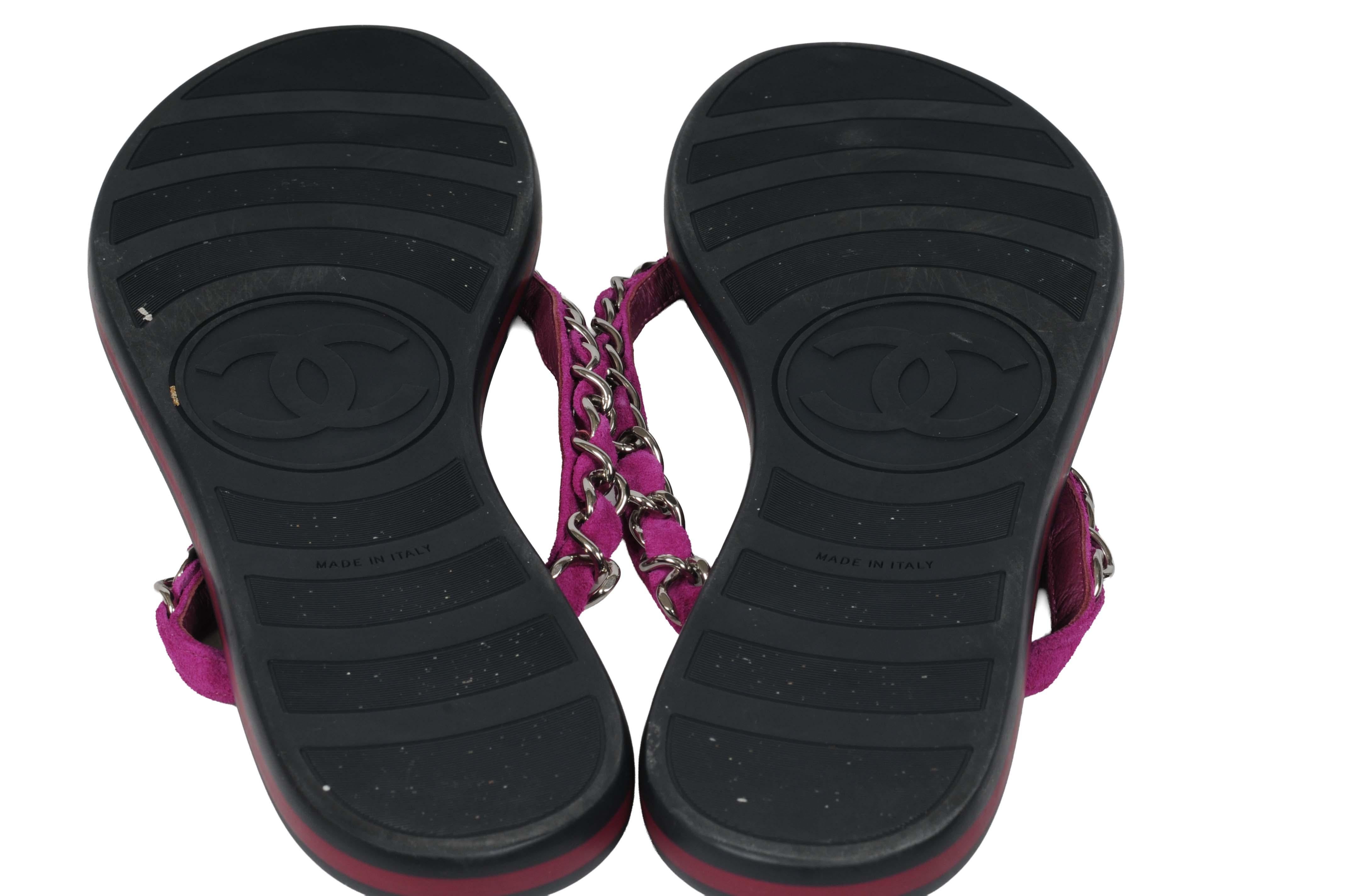 Chanel Womens Suede Chain CC Thong Sandals Size US 10 IT 40 Black Dark Pink en venta 6
