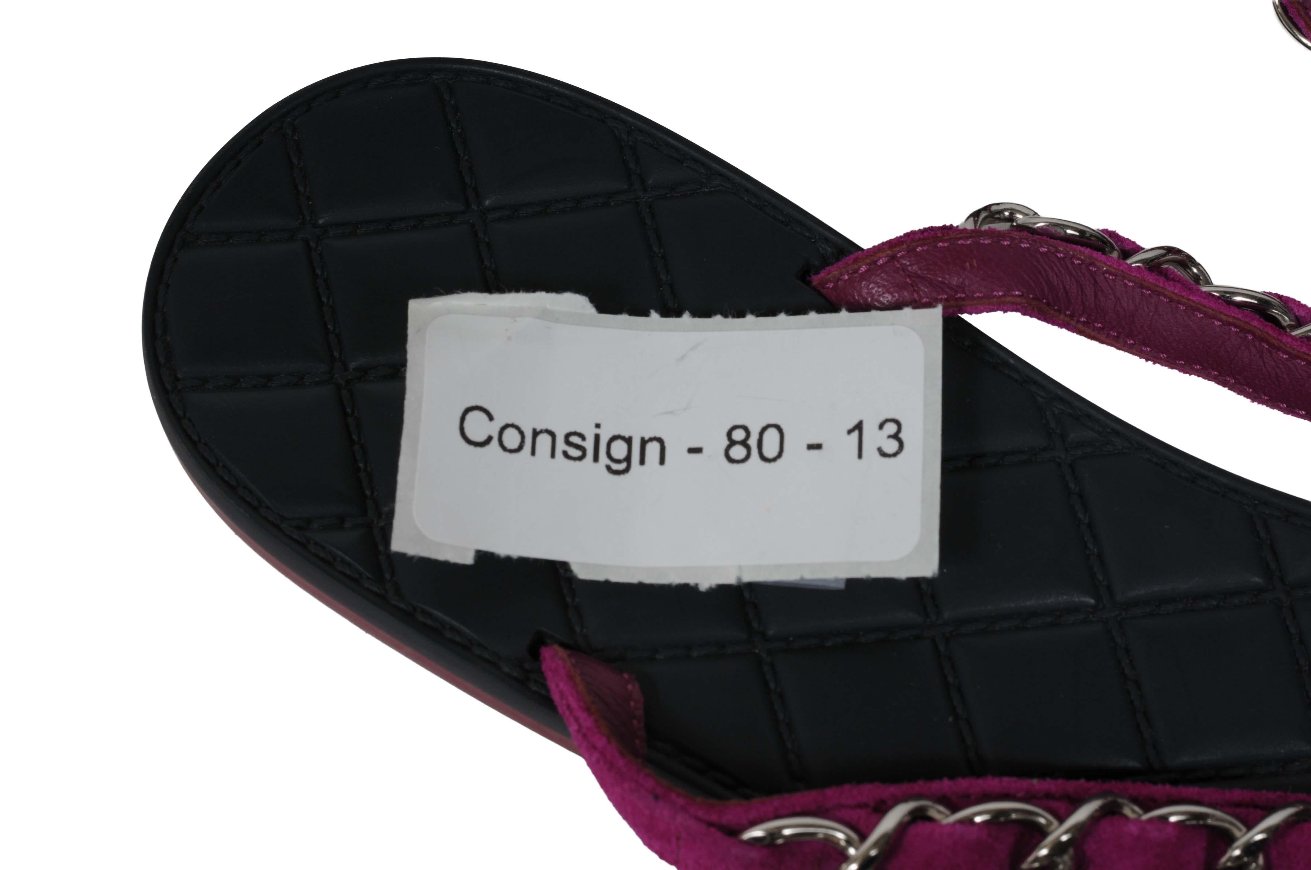Chanel Womens Suede Chain CC Thong Sandals Size US 10 IT 40 Black Dark Pink en venta 7