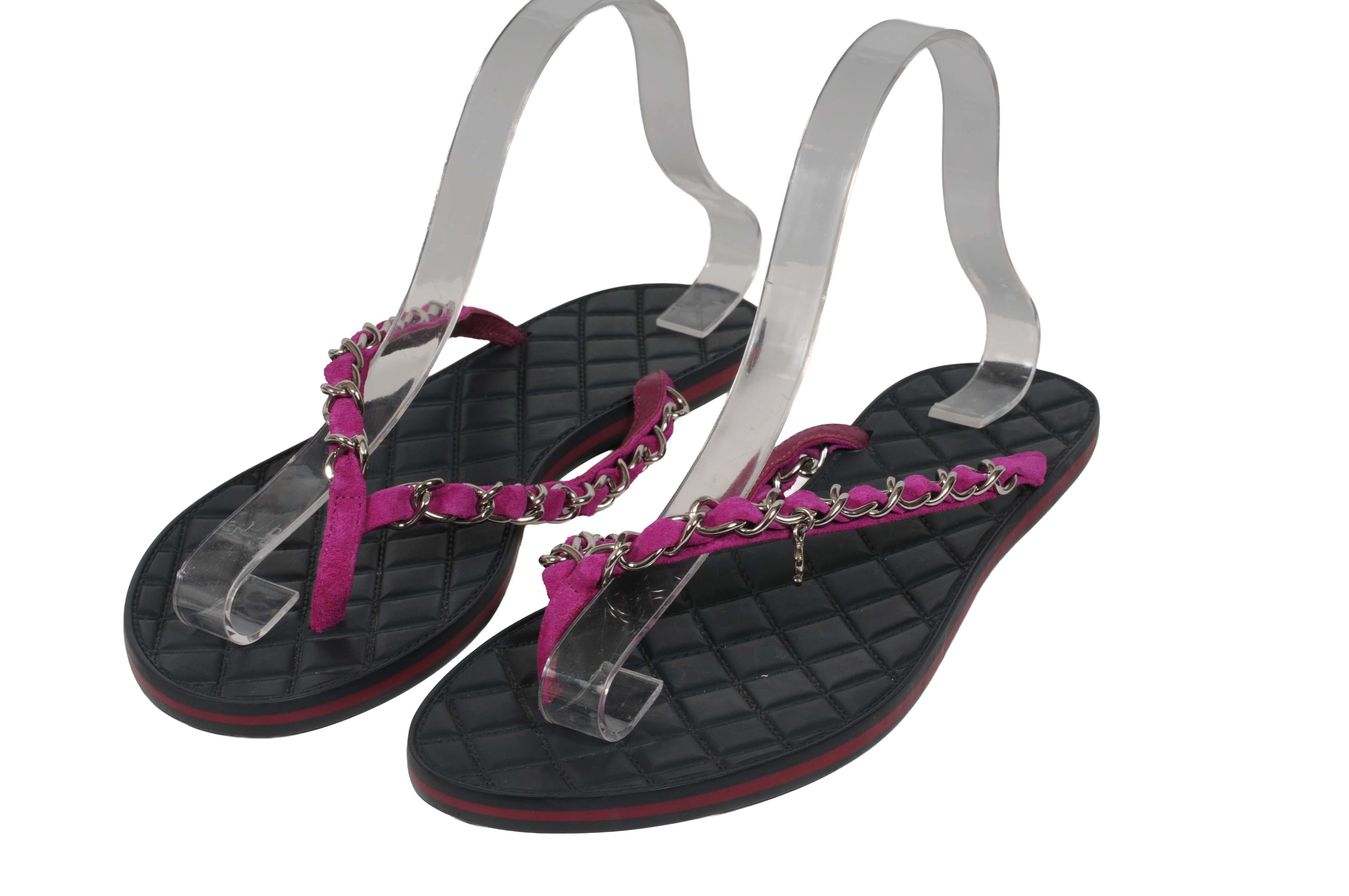 Chanel Womens Suede Chain CC Thong Sandals Size US 10 IT 40 Black Dark Pink Negro en venta