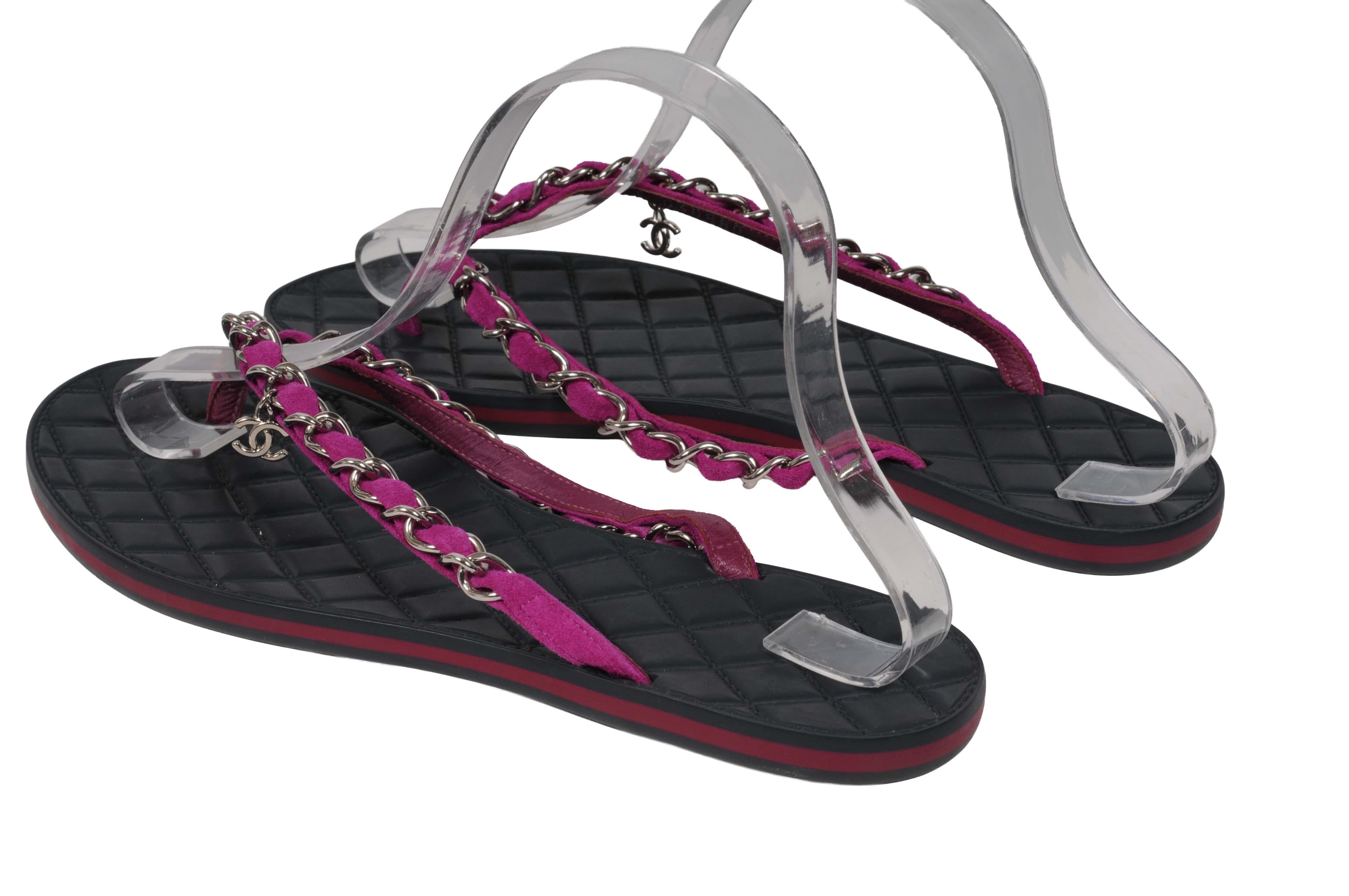 De las mujeres Chanel Womens Suede Chain CC Thong Sandals Size US 10 IT 40 Black Dark Pink en venta