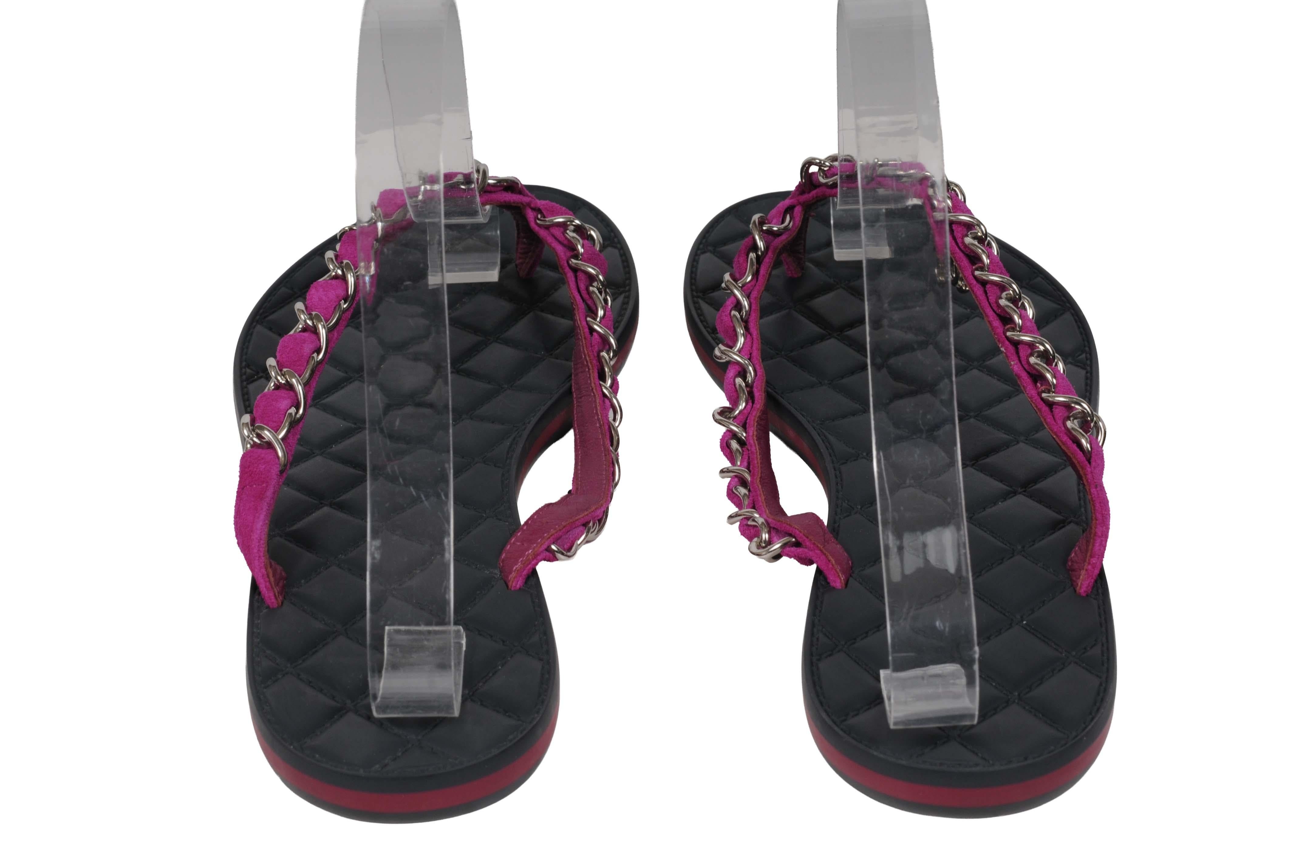 Chanel Womens Suede Chain CC Thong Sandals Size US 10 IT 40 Black Dark Pink en venta 1