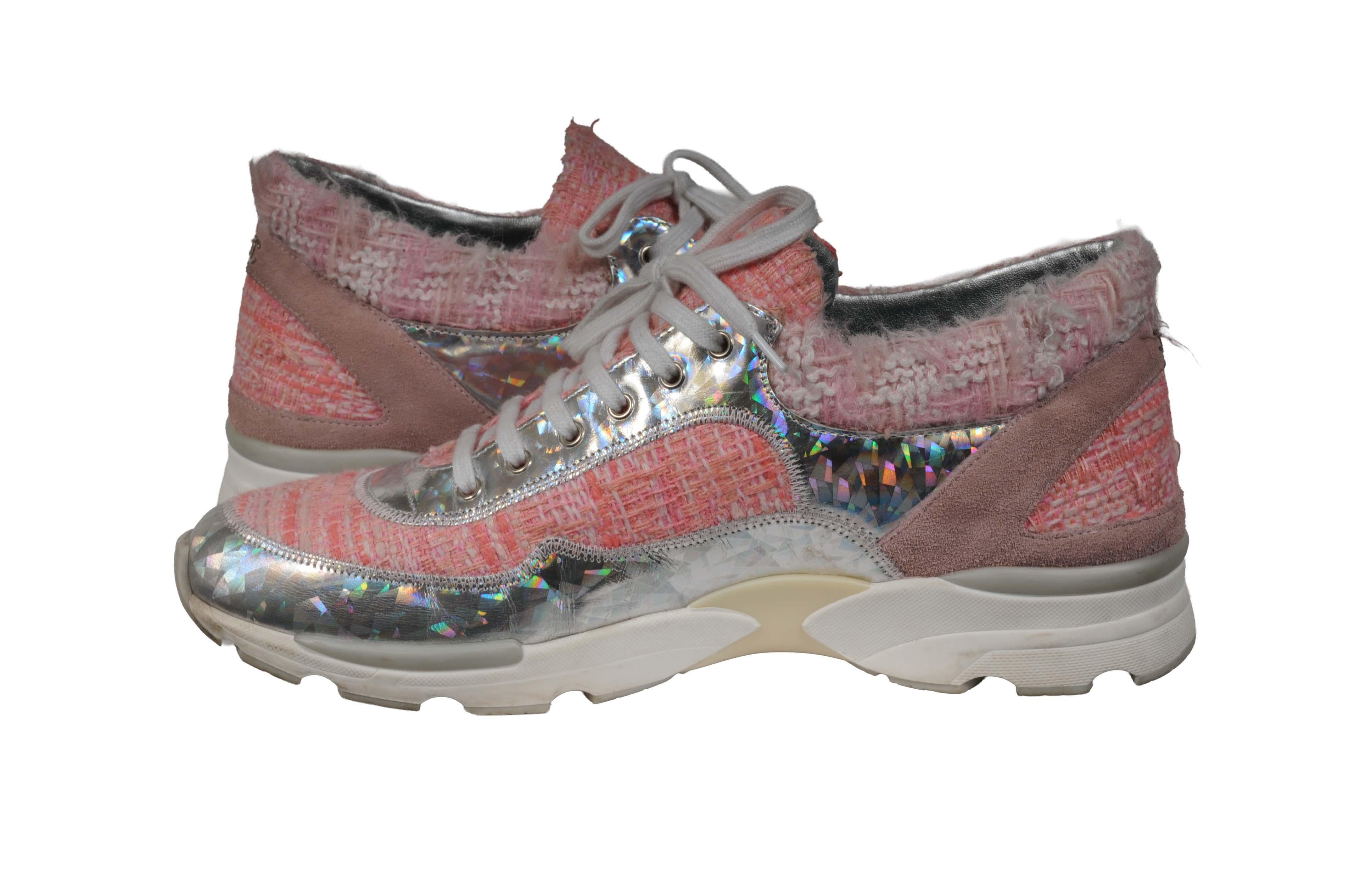 Chanel Womens Tweed CC logo Sneakers Size US 10 EU 40 Pink White Trainers Runner en vente 5
