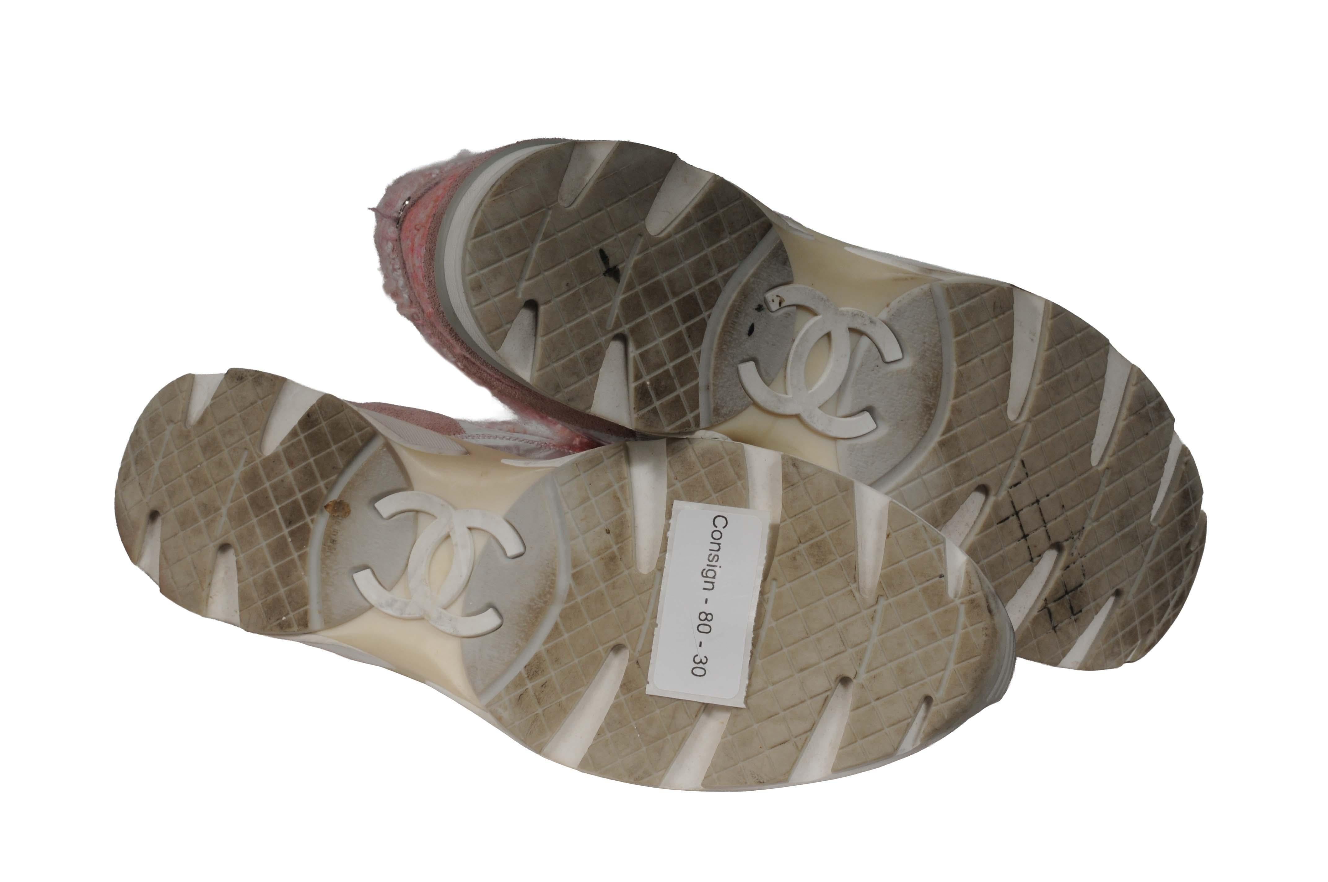 Chanel Womens Tweed CC logo Sneakers Size US 10 EU 40 Pink White Trainers Runner en vente 6