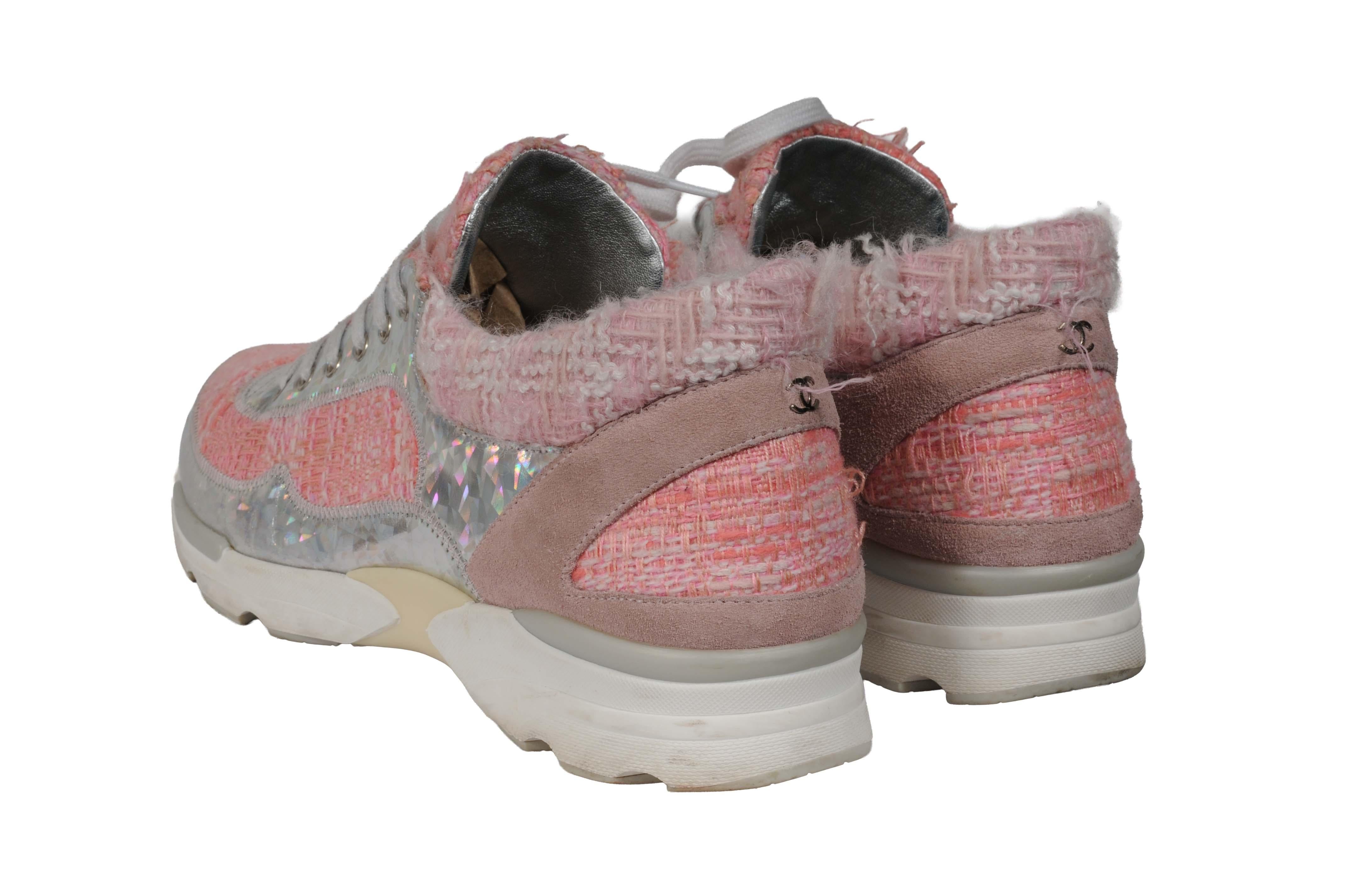 Chanel Womens Tweed CC logo Sneakers Size US 10 EU 40 Pink White Trainers Runner Pour femmes en vente