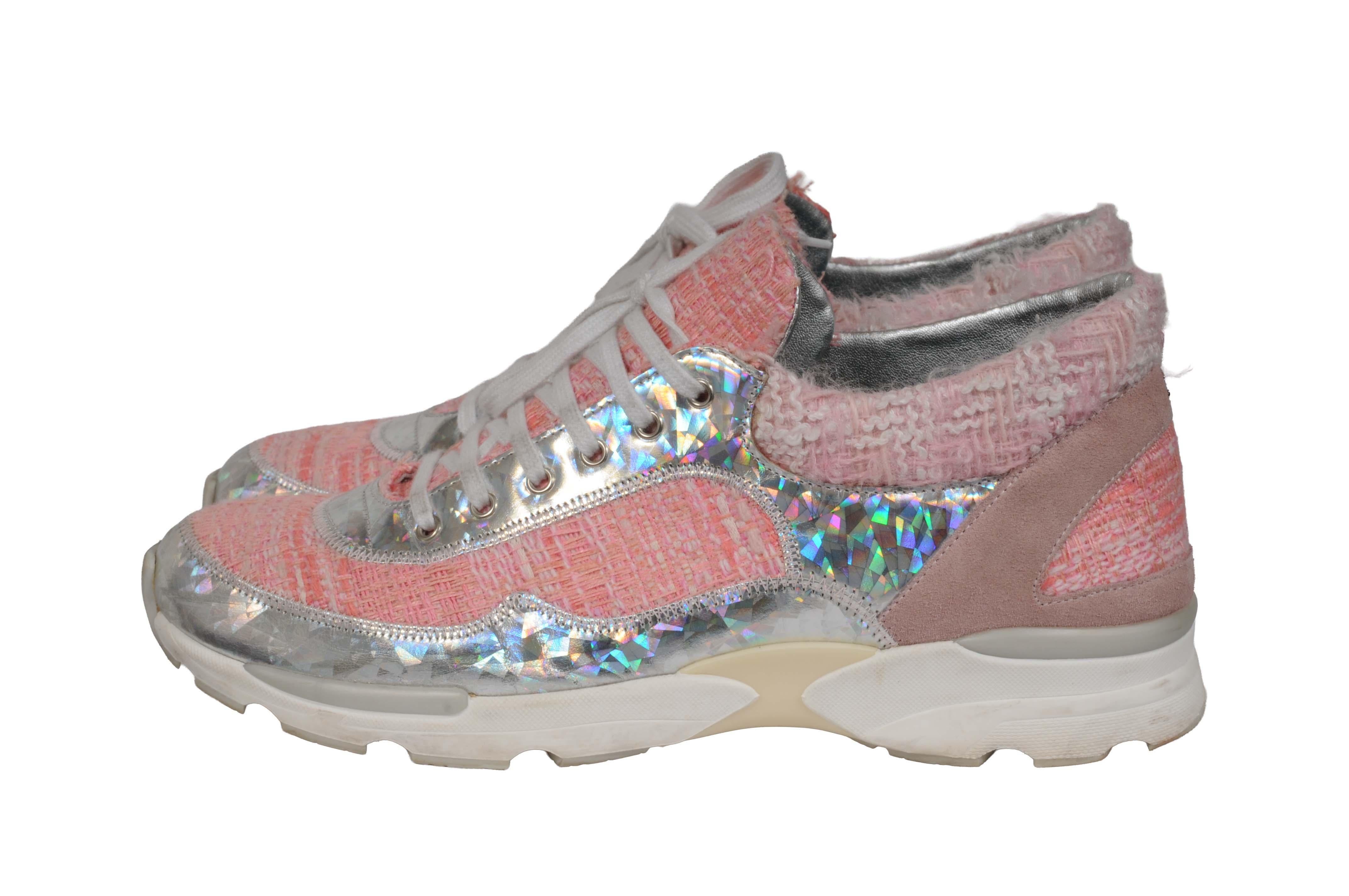 Chanel Womens Tweed CC logo Sneakers Size US 10 EU 40 Pink White Trainers Runner en vente 1