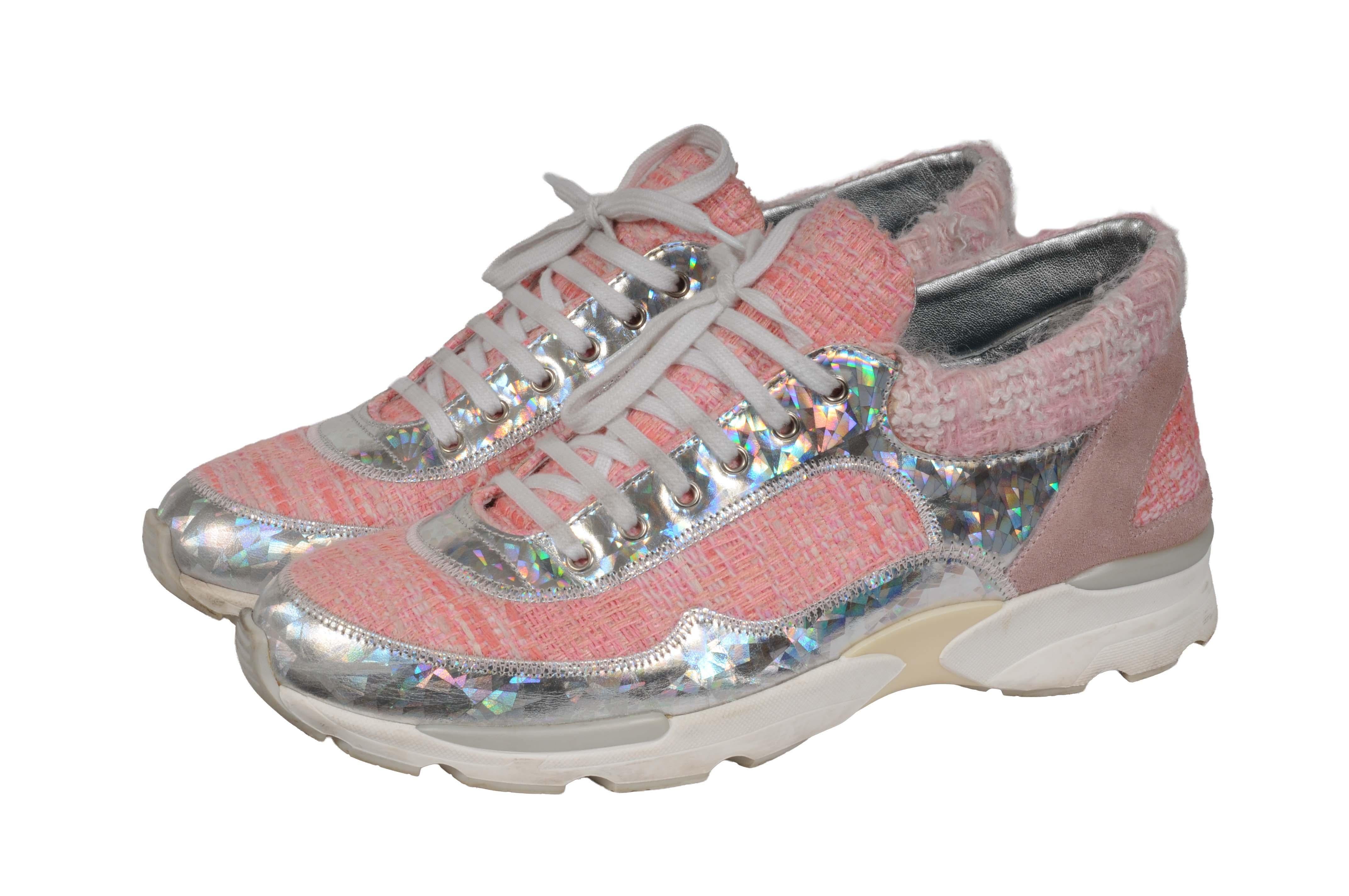 Chanel Womens Tweed CC logo Sneakers Size US 10 EU 40 Pink White Trainers Runner en vente 2