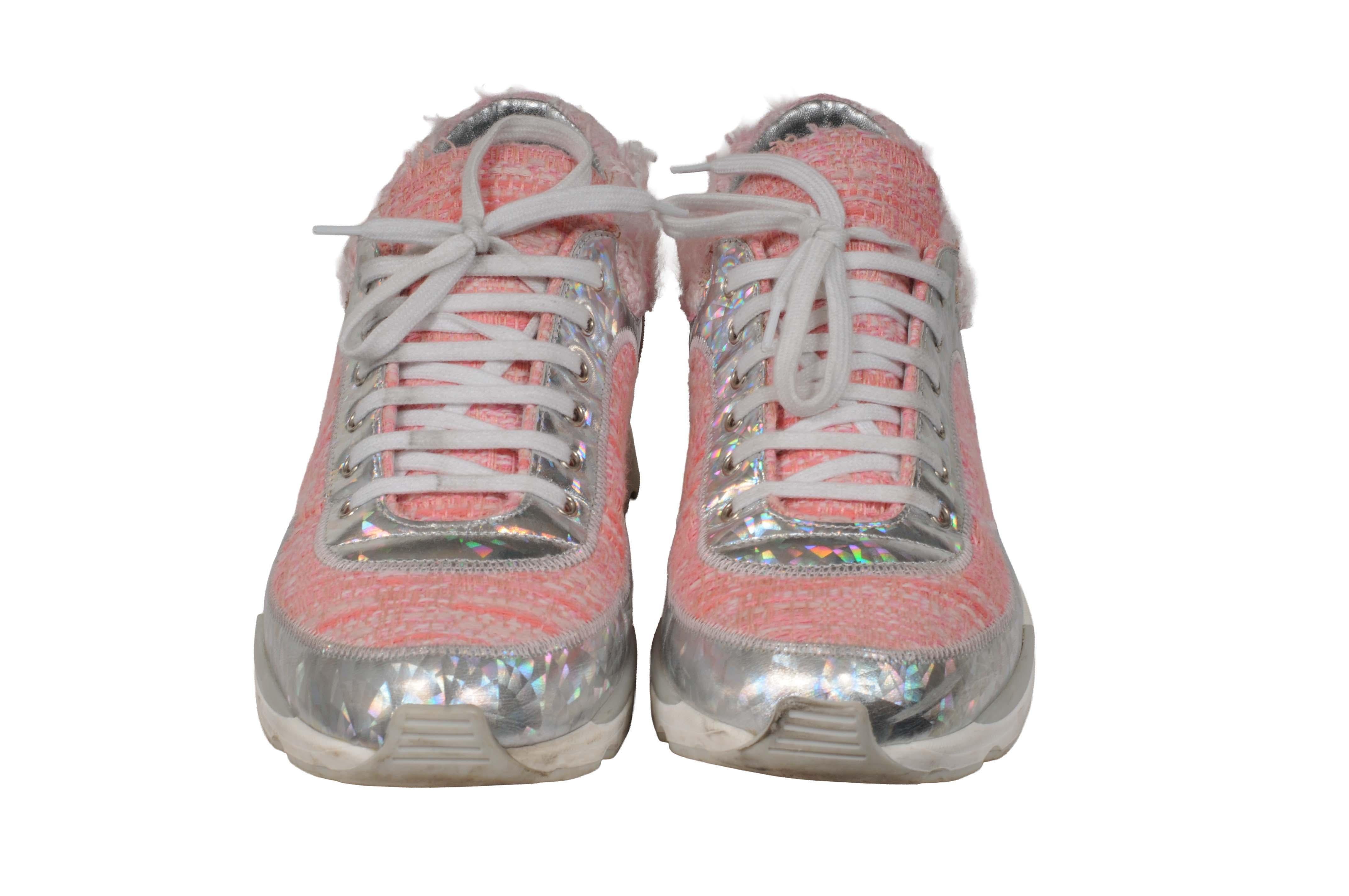 Chanel Womens Tweed CC logo Sneakers Size US 10 EU 40 Pink White Trainers Runner en vente 3