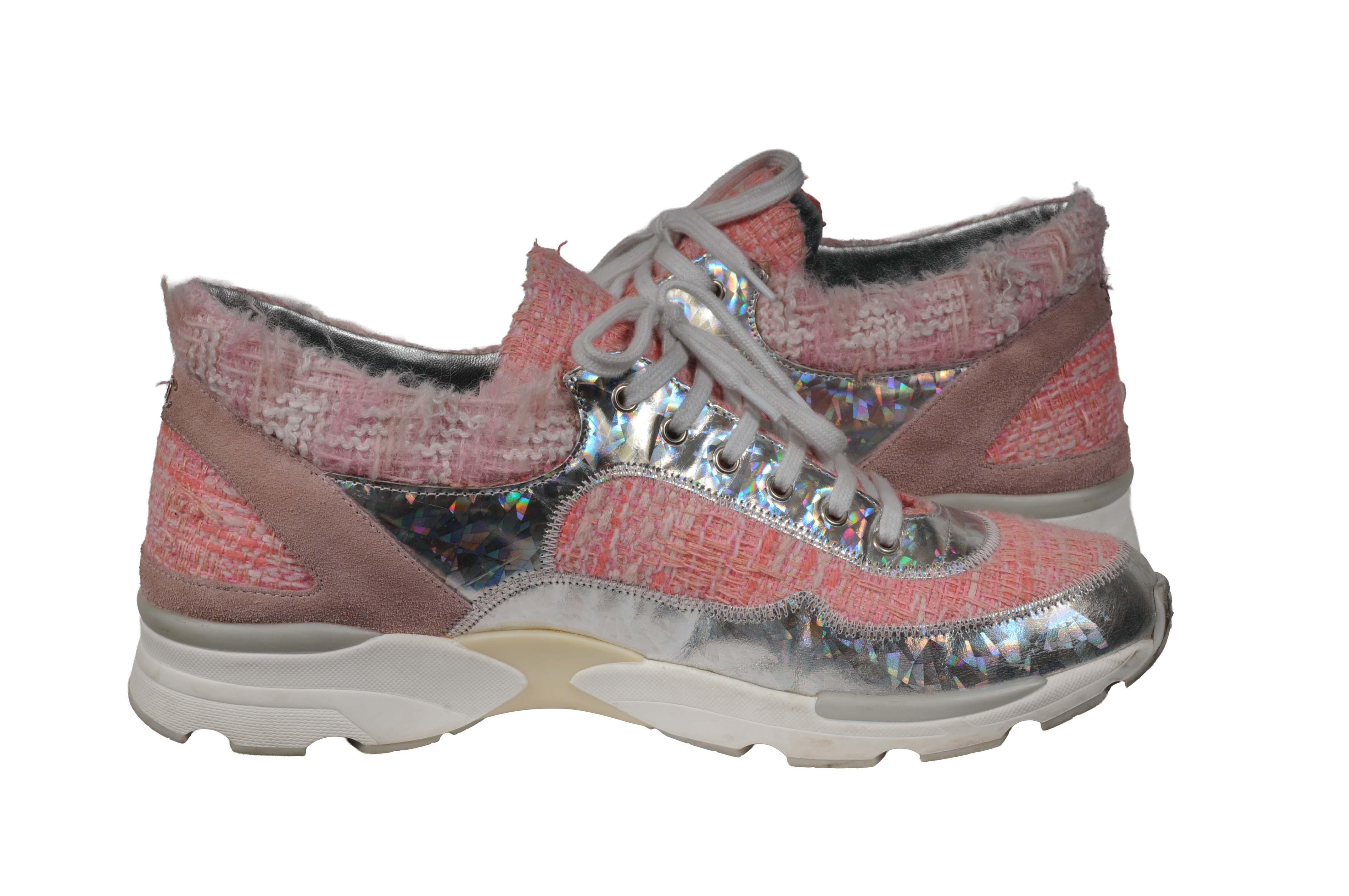 Chanel Womens Tweed CC logo Sneakers Size US 10 EU 40 Pink White Trainers Runner en vente 4