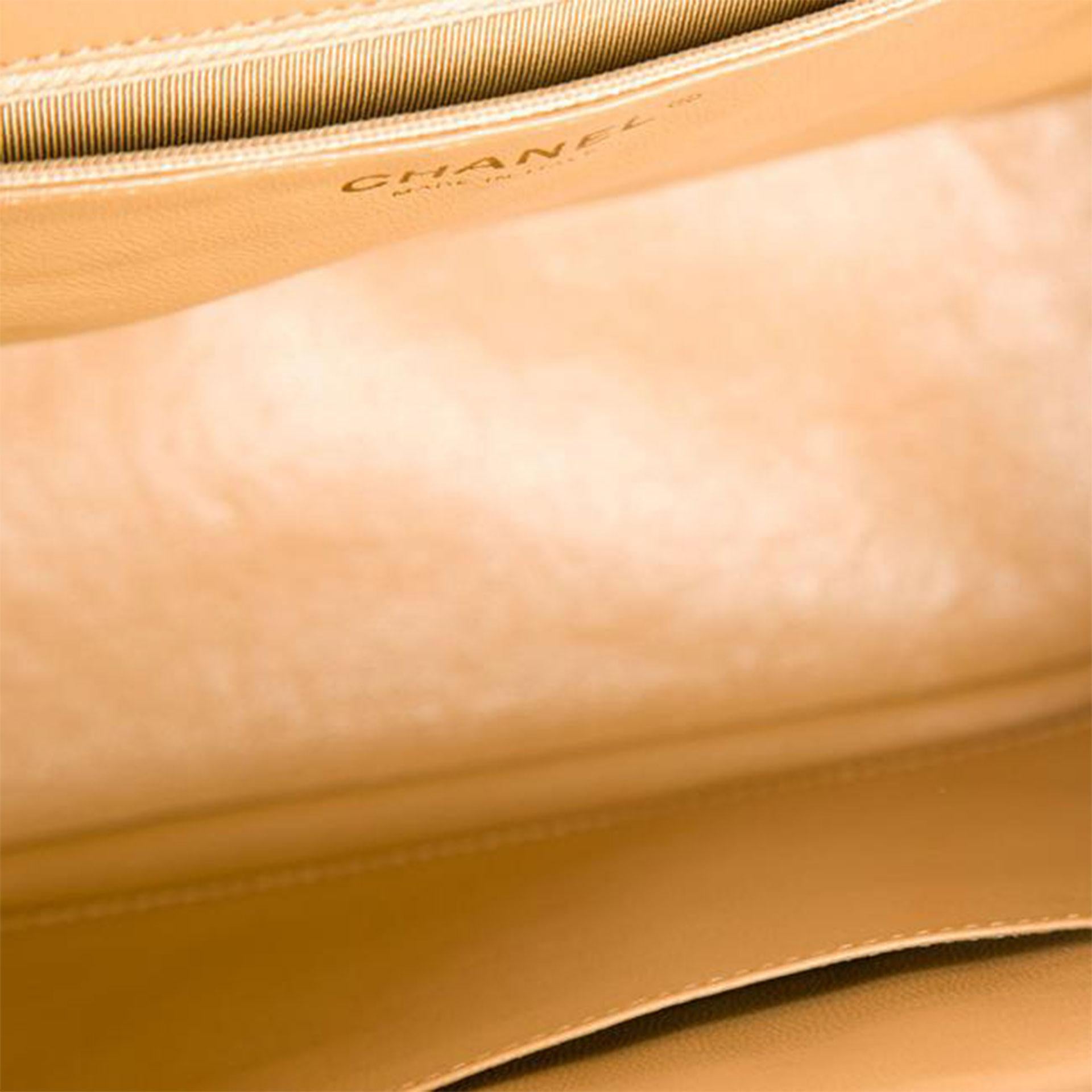 Women's or Men's Chanel Wood Medium Beige Caviar Leather Shoulder Timeless Tote For Sale