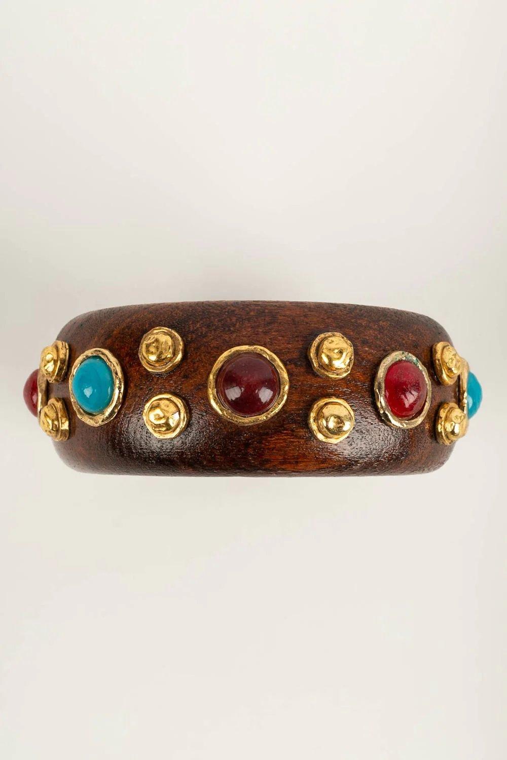 Chanel Wooden and Golden Metal Bracelet Paved with Multicolored Cabochons In Excellent Condition In SAINT-OUEN-SUR-SEINE, FR