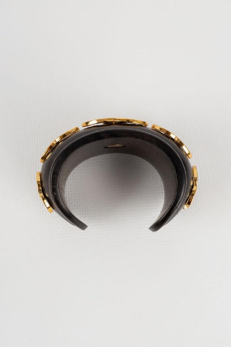 Chanel Wooden Bracelet with CC Logo in Gold Metal, 1990s For Sale 1