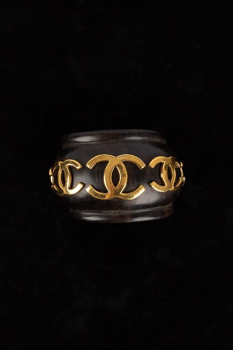 Chanel Wooden Bracelet with CC Logo in Gold Metal, 1990s For Sale 3