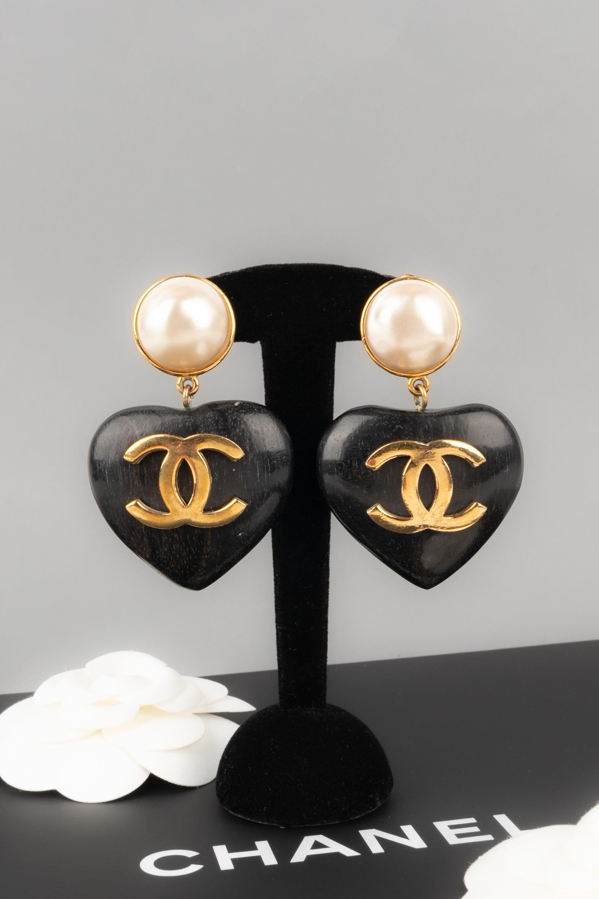 Chanel Wooden Heart-Shaped Clip-On Earrings, 1992 For Sale 6