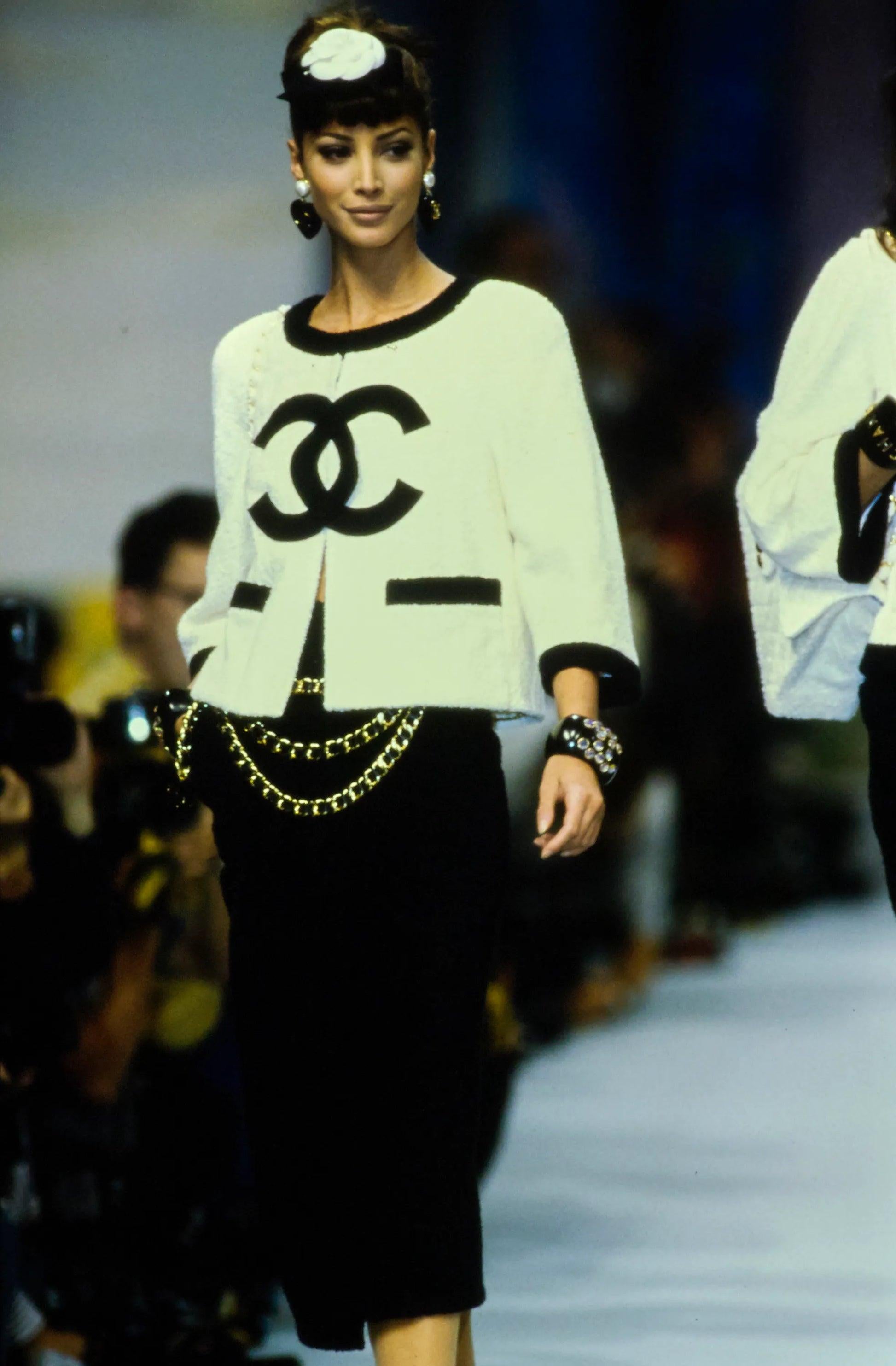 Chanel Wooden Heart-Shaped Clip-On Earrings, 1992 7