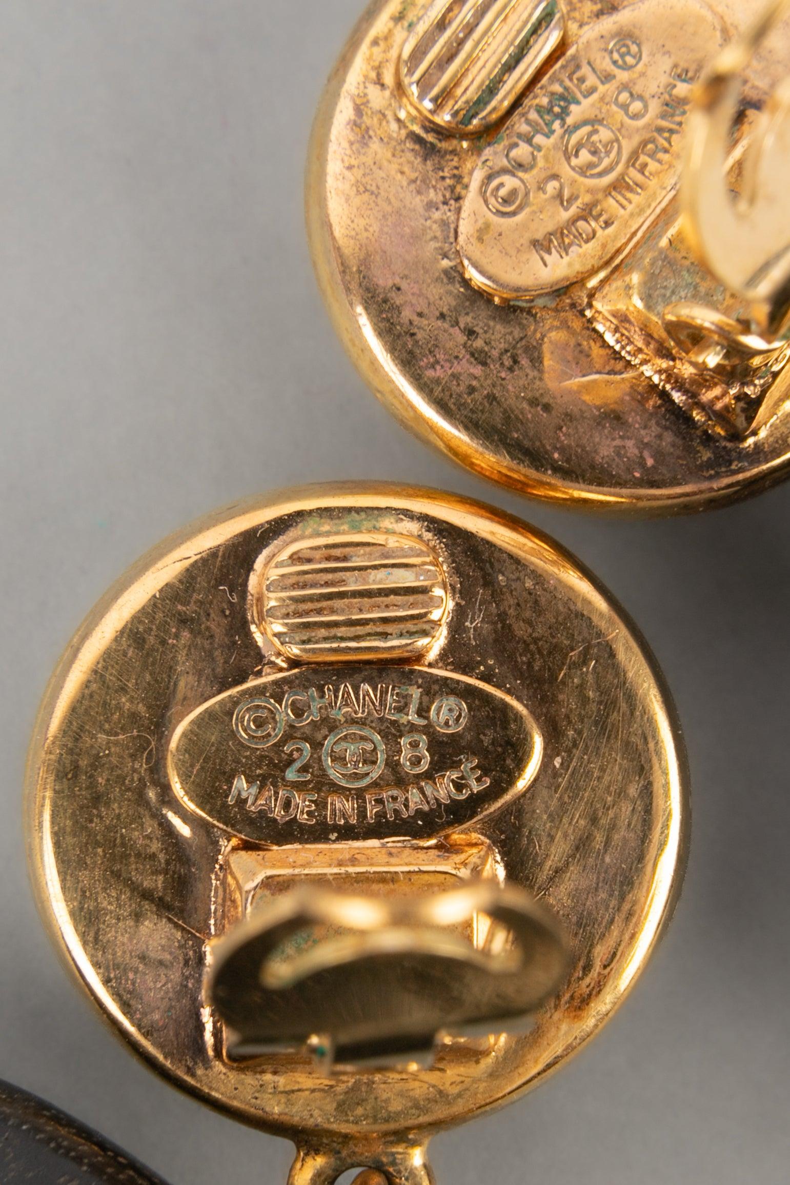 Chanel Wooden Heart-Shaped Clip-On Earrings, 1992 For Sale 4
