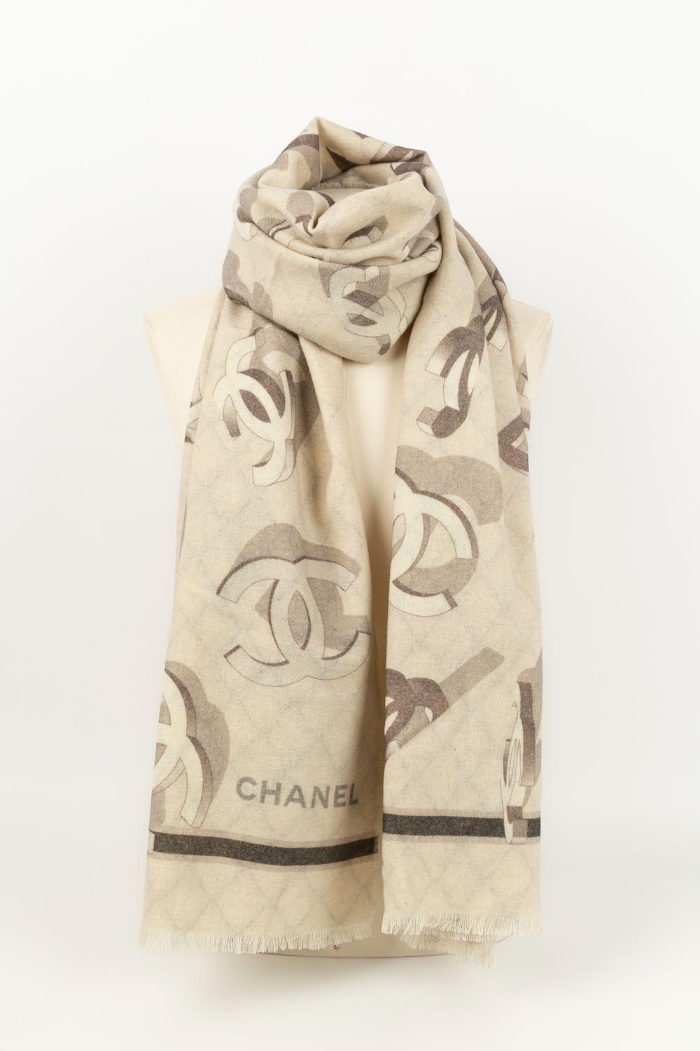 Chanel Wool and Cashmere Stole In Excellent Condition In SAINT-OUEN-SUR-SEINE, FR