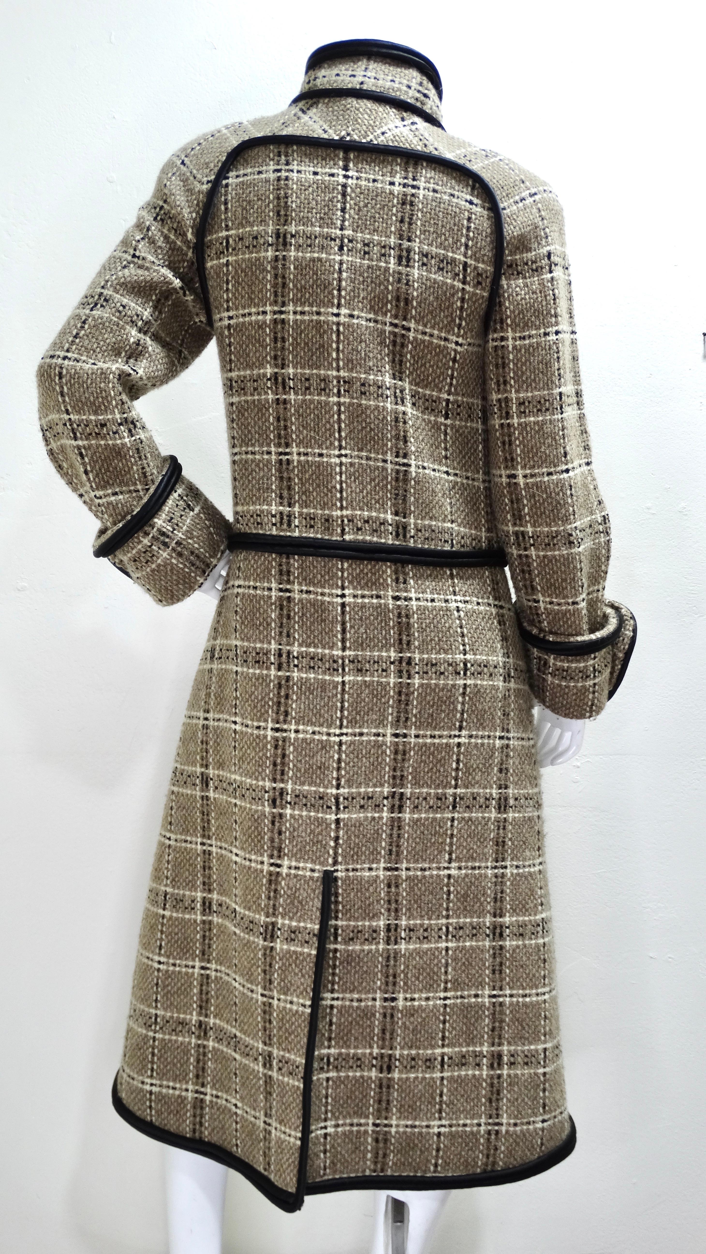 Manteau long Chanel en tweed de laine beige Pour femmes en vente