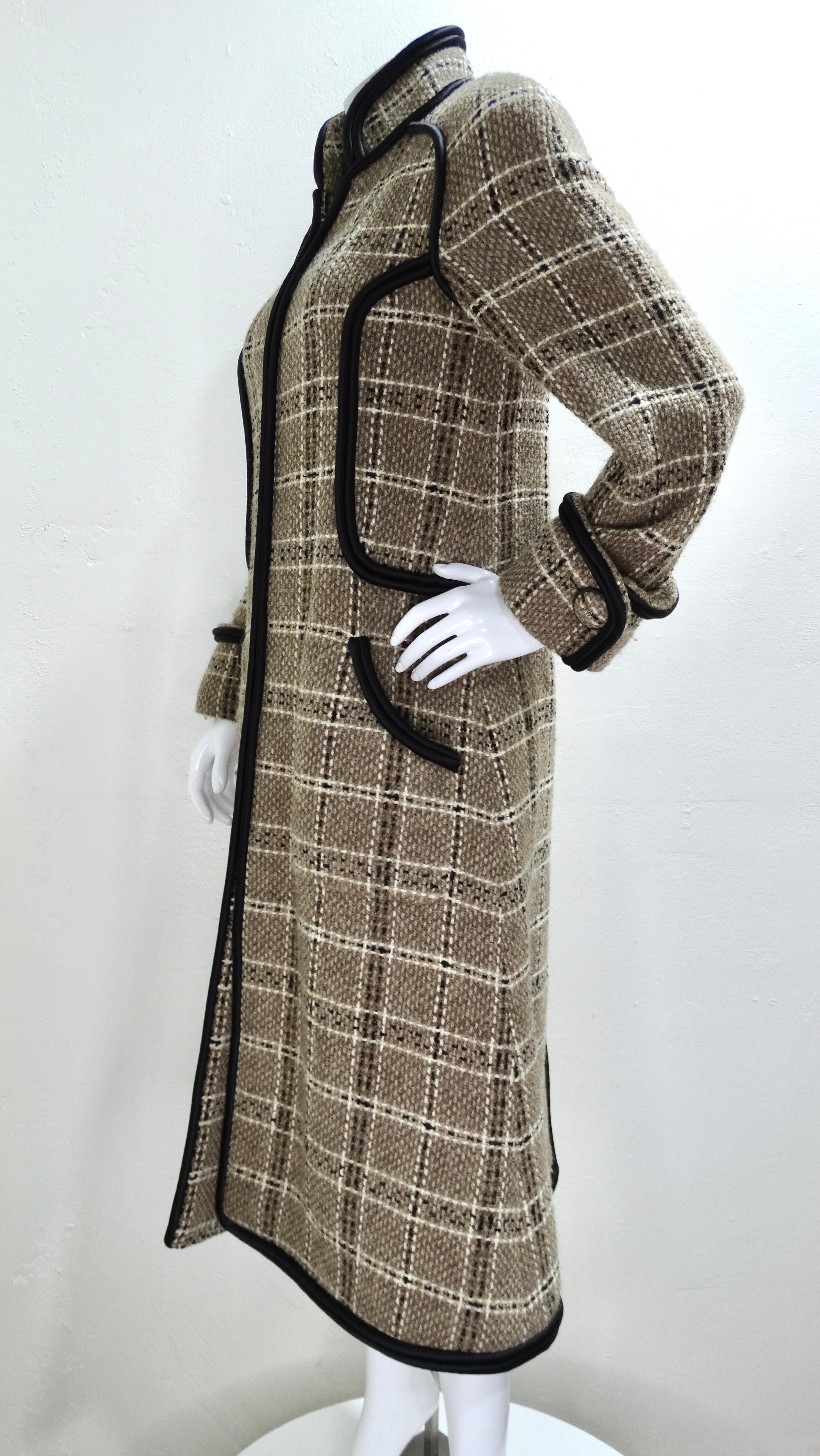 Manteau long Chanel en tweed de laine beige en vente 1