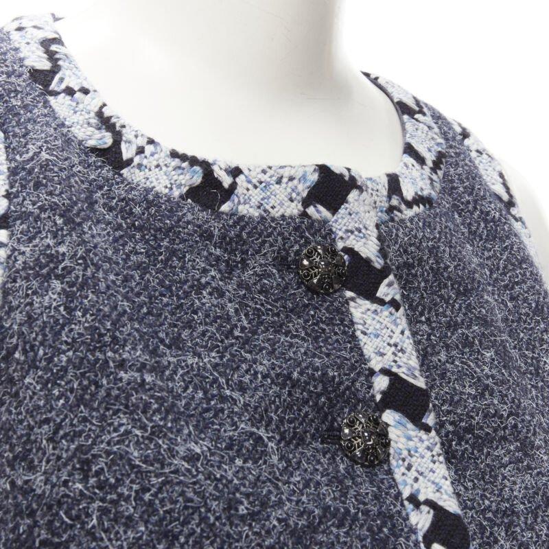 CHANEL wool cashmere blue tweed embroidery trim gripoix button cropped vest FR34
Reference: AAWC/A00291
Brand: Chanel
Designer: Virginie Viard
Material: Wool, Cashmere
Color: Blue
Pattern: Solid
Closure: Button
Lining:  Silk
Extra Details: Wool