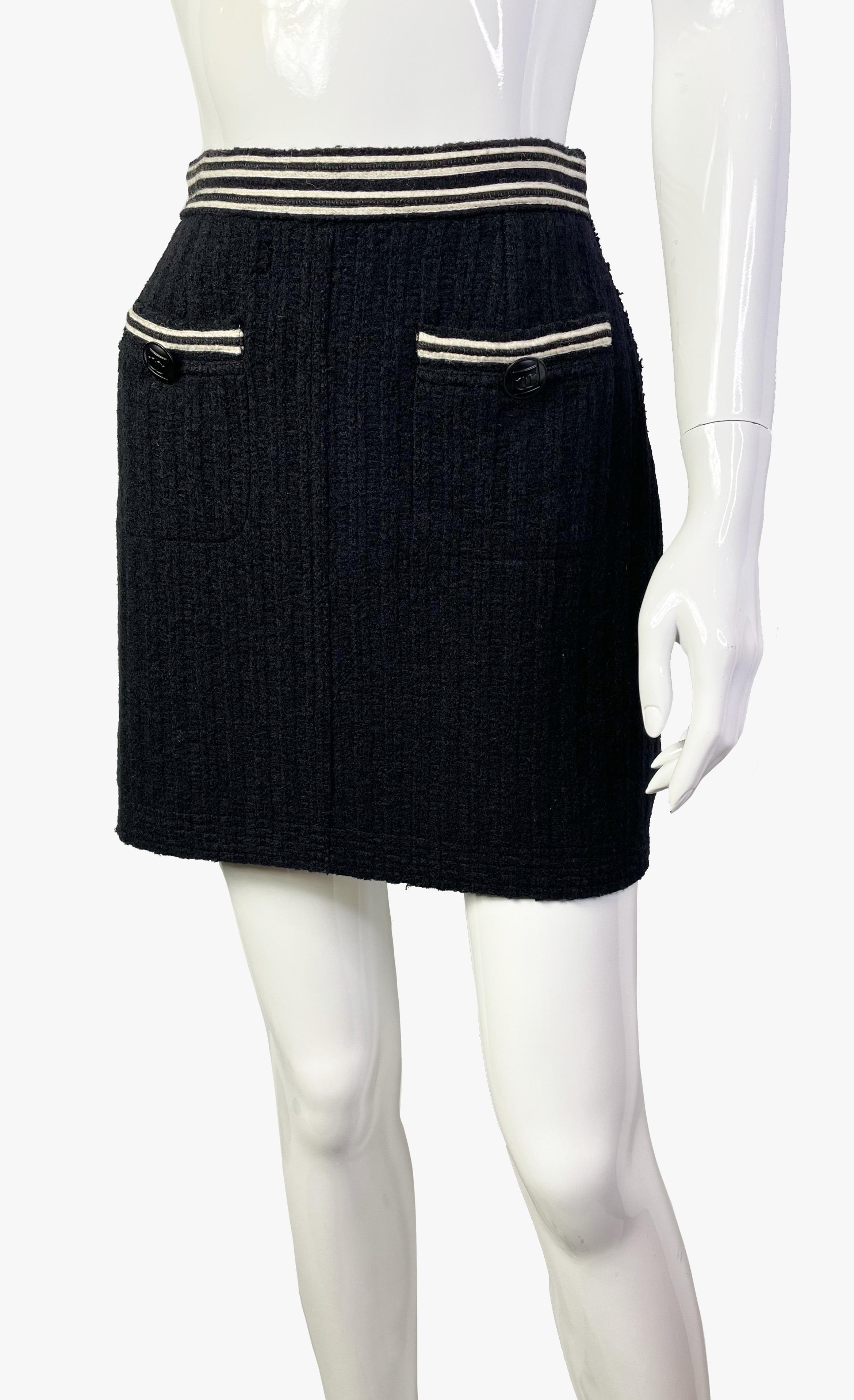 Women's or Men's Chanel wool mini skirt, 2010s  For Sale