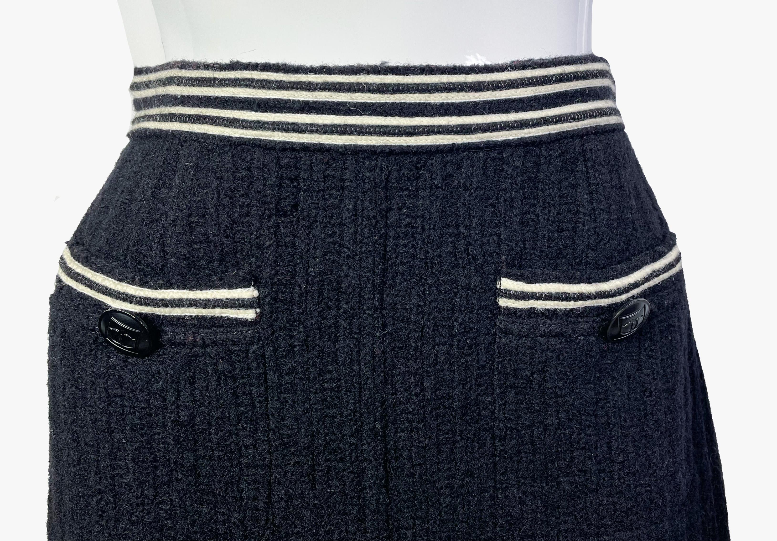 Chanel wool mini skirt, 2010s  For Sale 1