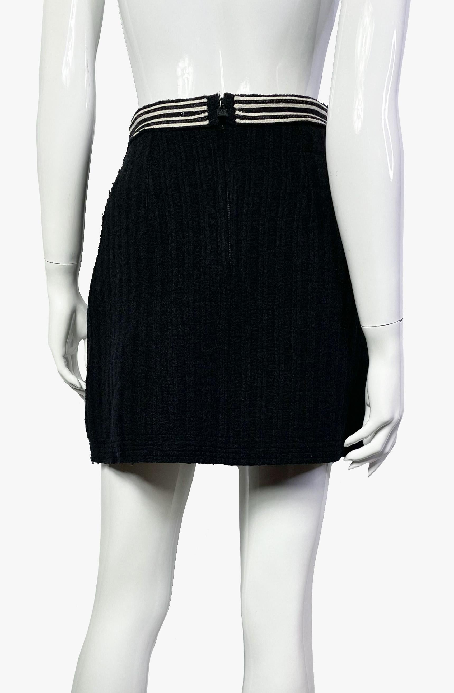 Chanel wool mini skirt, 2010s  For Sale 2