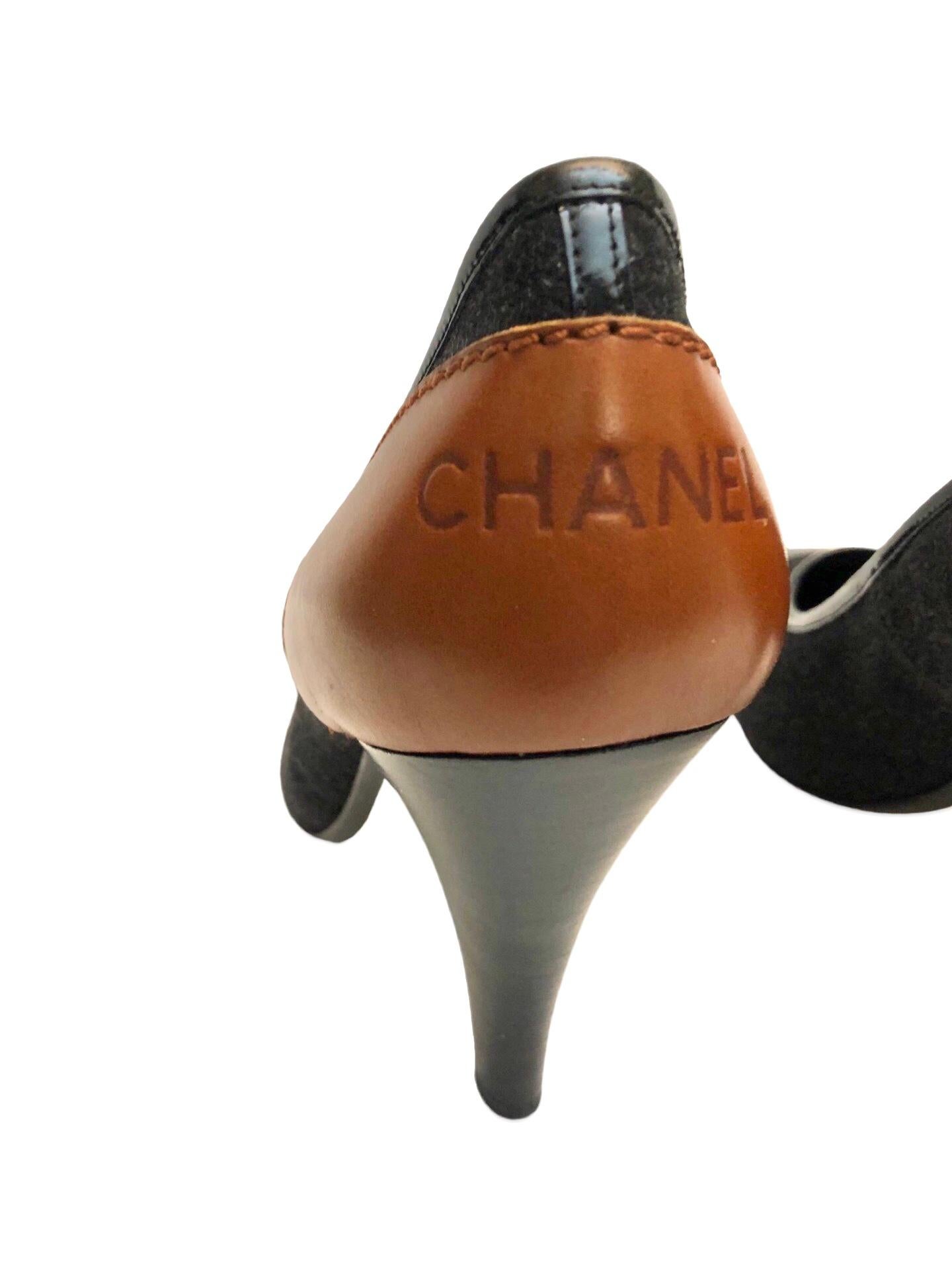 Escarpins en laine Chanel en vente 2