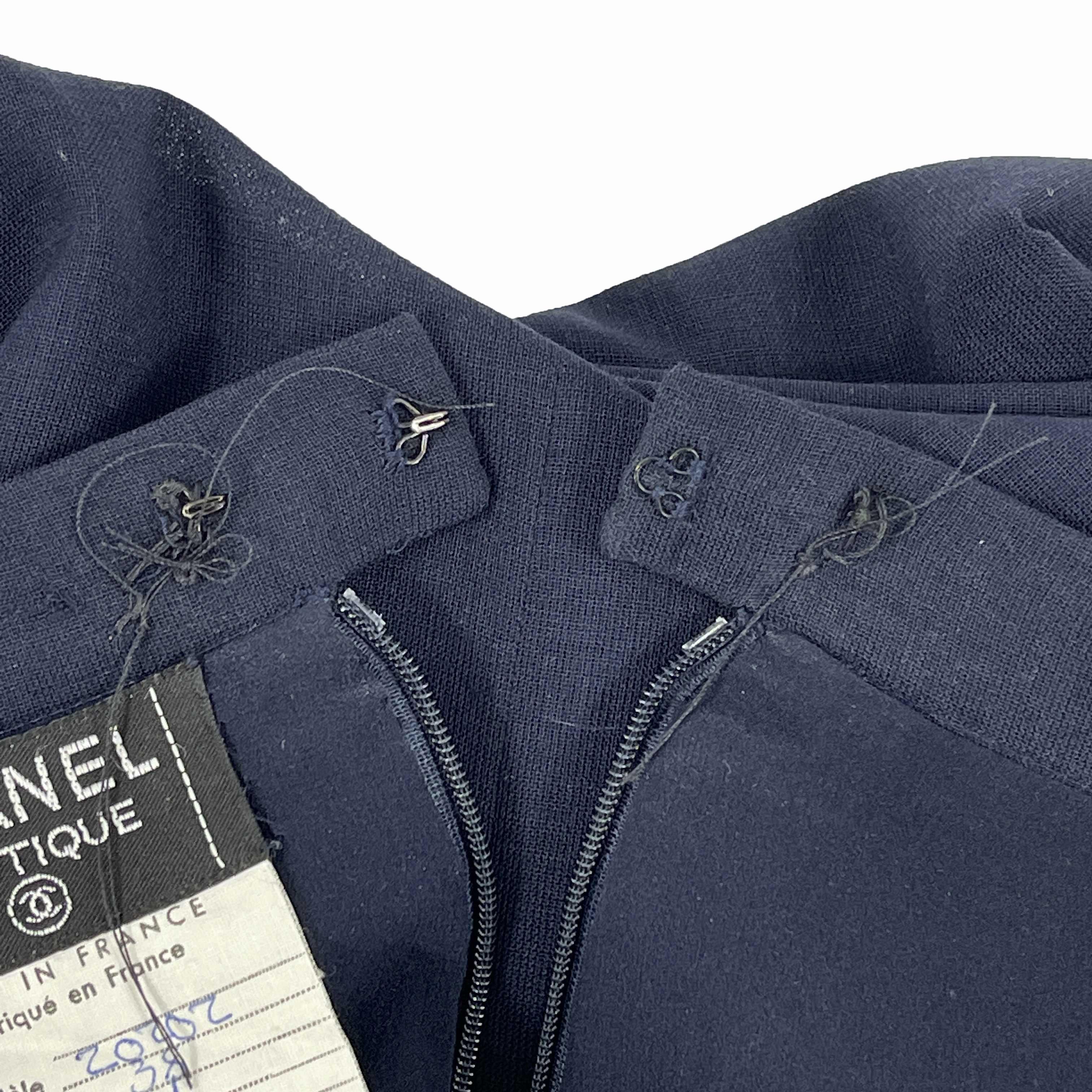 CHANEL Wool Suit Cascade Jacket and Skirt CC Buttons Navy / Gold 36 US 6 For Sale 6