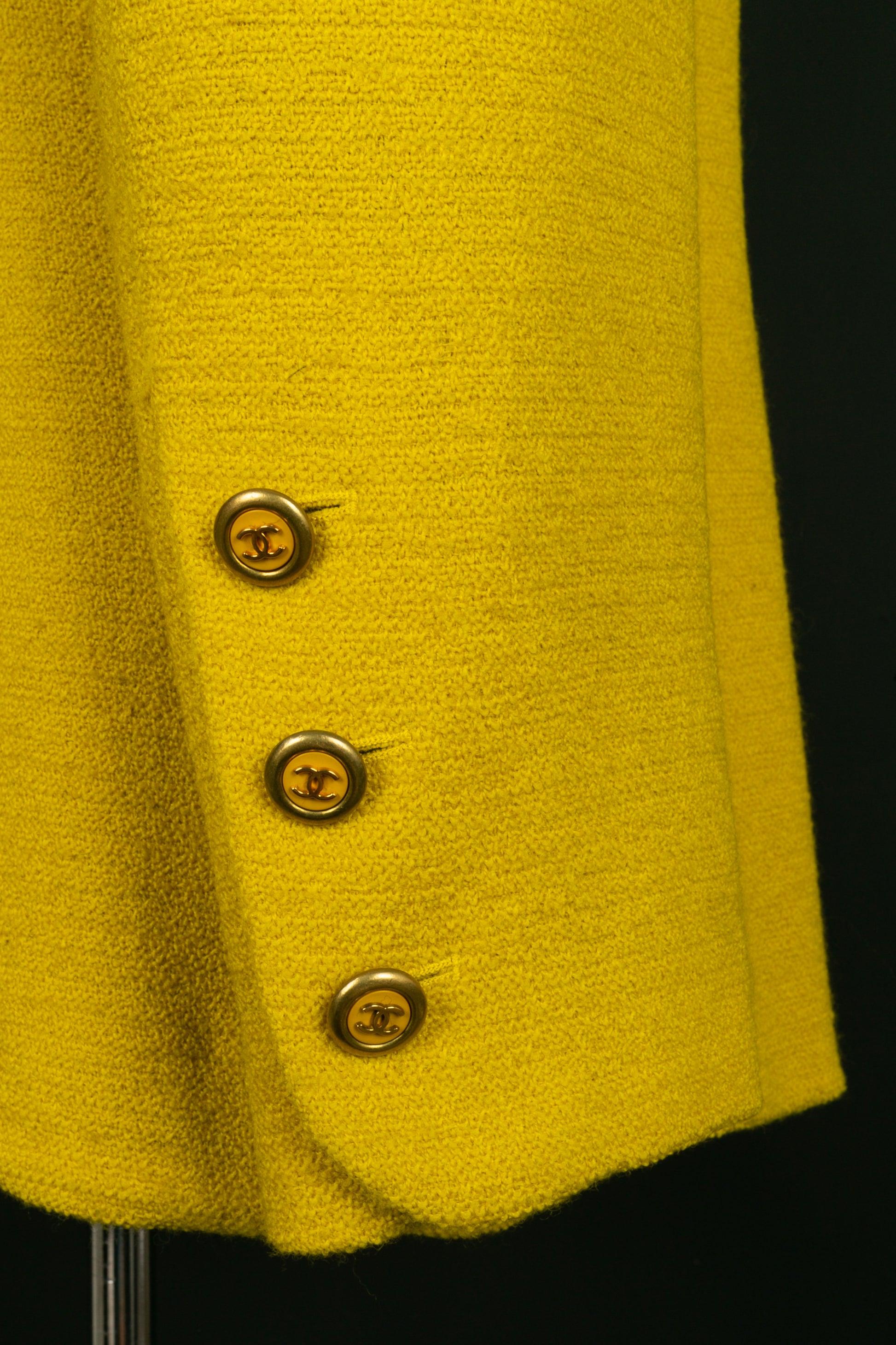 Chanel Wool Tweed Jacket with Yellow Silk Lining, 1994 For Sale 2