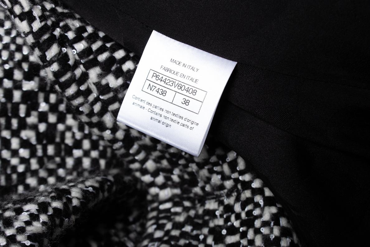 Chanel, Wool tweed sequinned coat For Sale 6